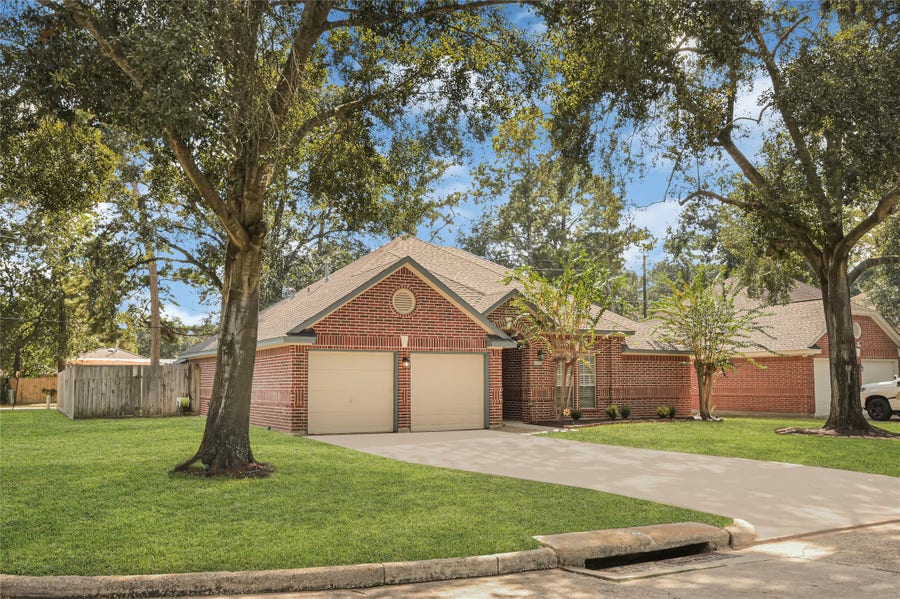 Property photo for 9913 Leamington Drive, Houston, TX