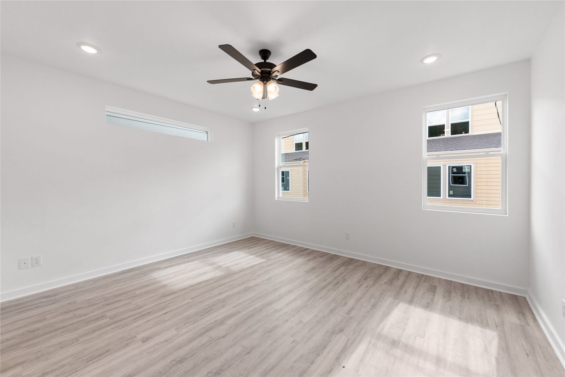 3326 Anita, #B, Houston, TX 77004 Primary has lev floors and area fan to keep cool