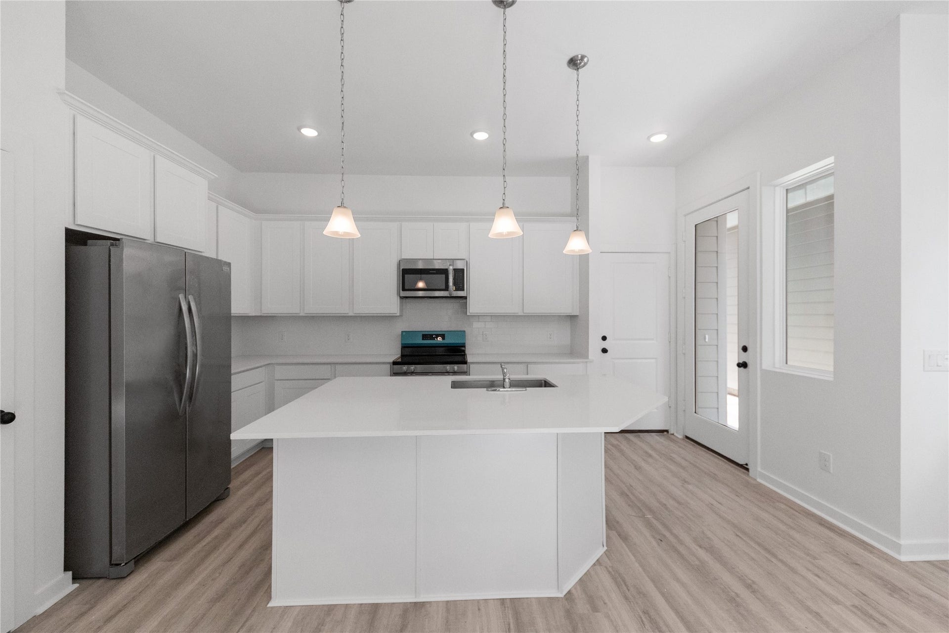 3326 Anita, #B, Houston, TX 77004 Island with deep sink
