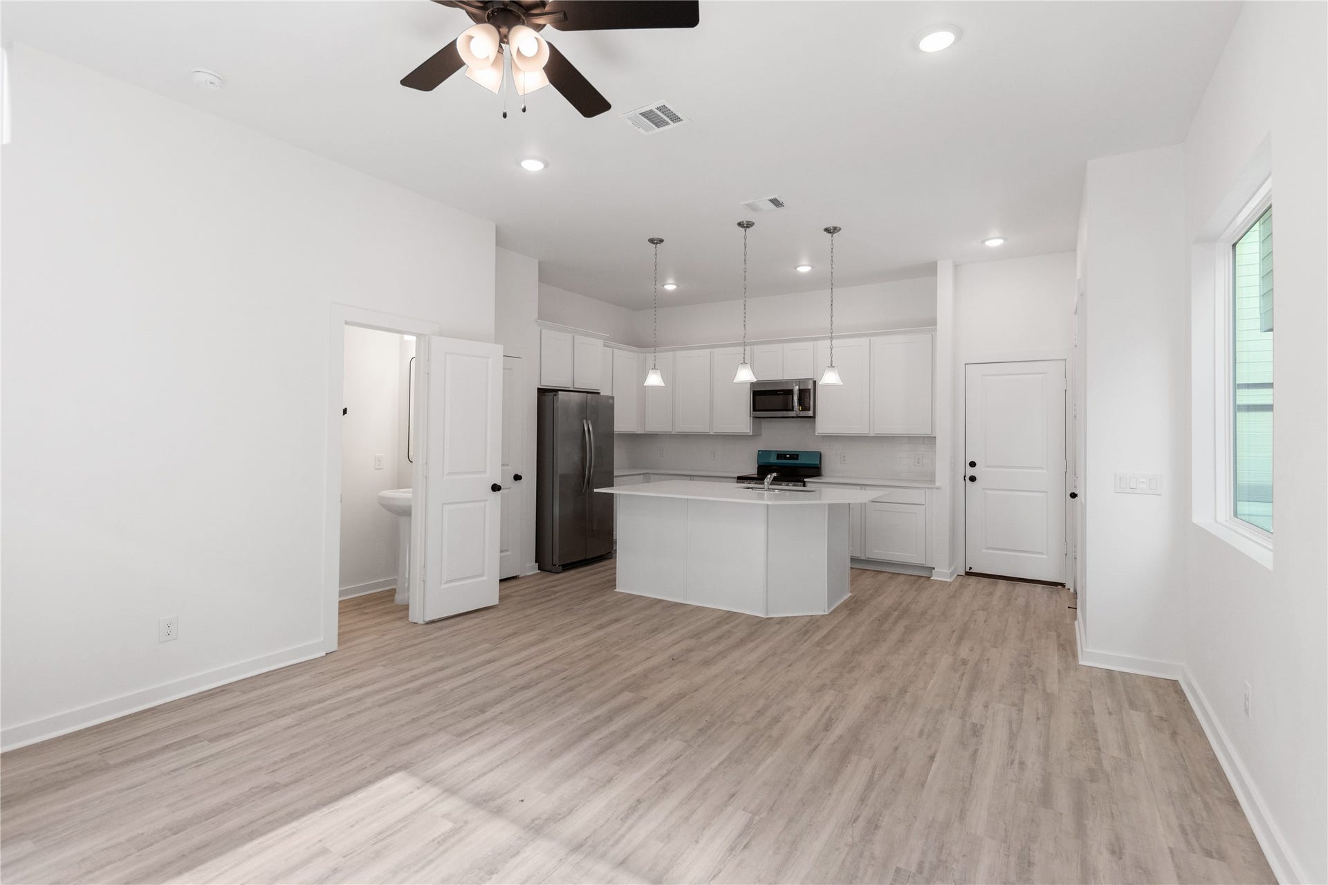 3326 Anita, #B, Houston, TX 77004 Overview of entire 1st floor living area