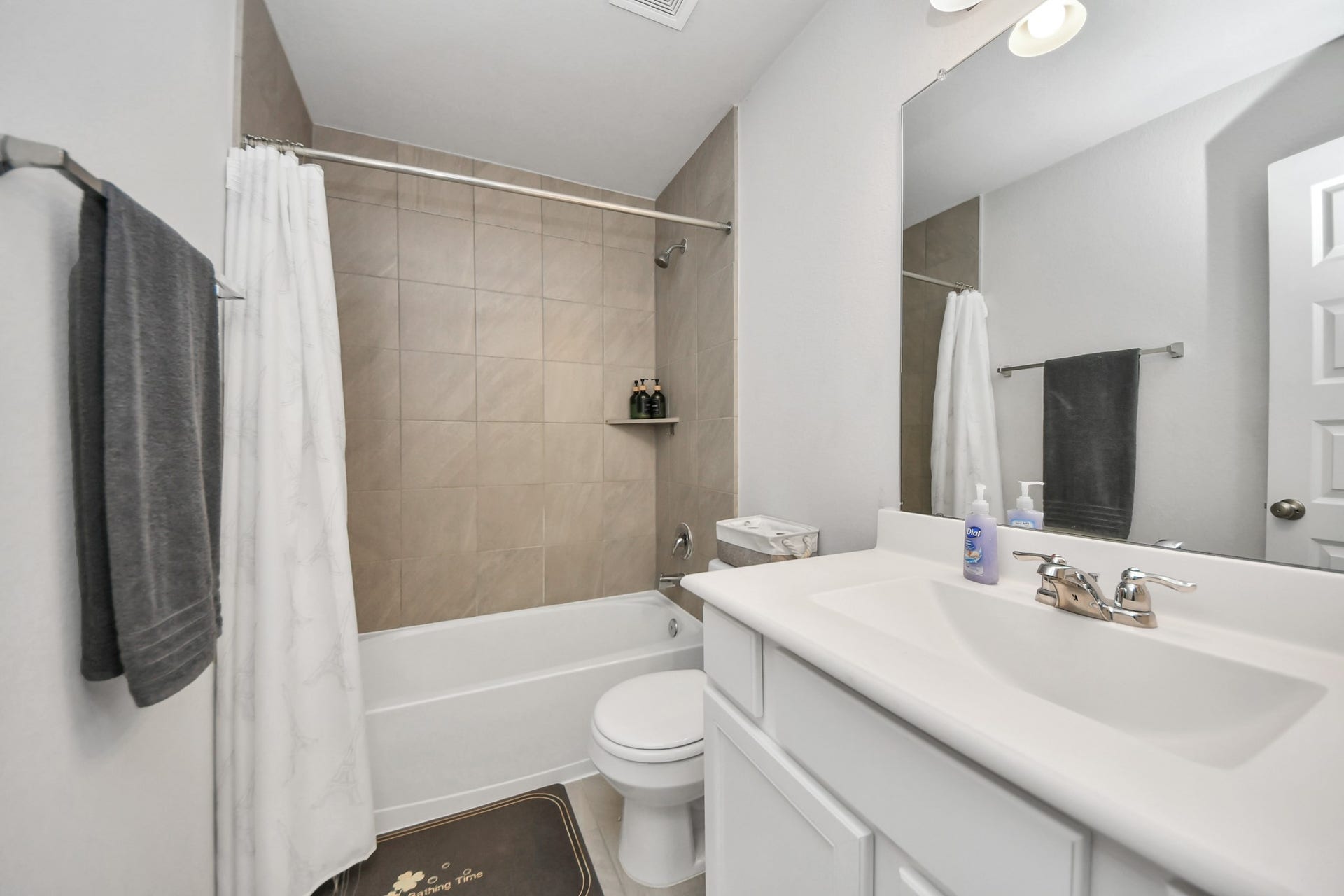 24319 Wild Bramble Lane, Katy, TX 77493 Second full bathroom