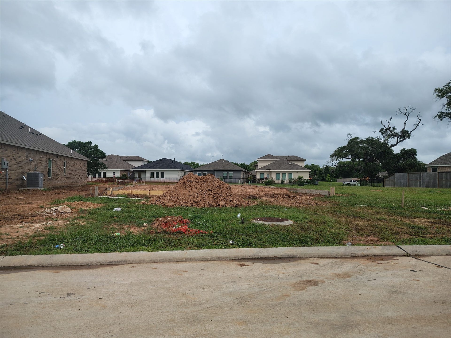123 Water Grass Trail, Clute, TX 77531 123 Water Grass Trail, Clute, TX 77531