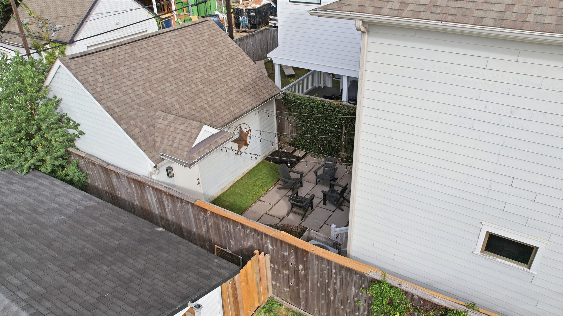 813 Ashland Street, Houston, TX 77007 Fully fenced and thoughtfully designed, the backyard provides a charming gathering space.