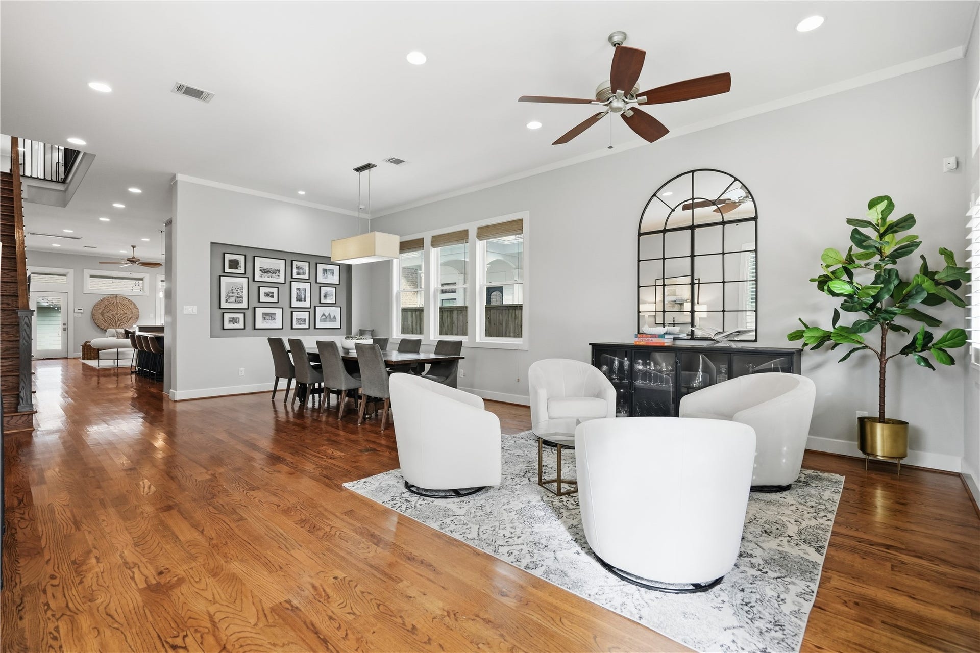 813 Ashland Street, Houston, TX 77007 Upon entry, you're welcomed by a spacious conversation area, creating the perfect setting for entertaining guests or enjoying everyday living.