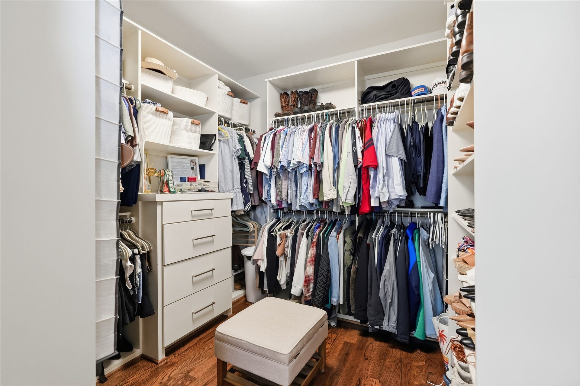 813 Ashland Street, Houston, TX 77007 Designed for functionality, the oversized primary closet offers extensive shelving, built-in drawers, and abundant hanging space.