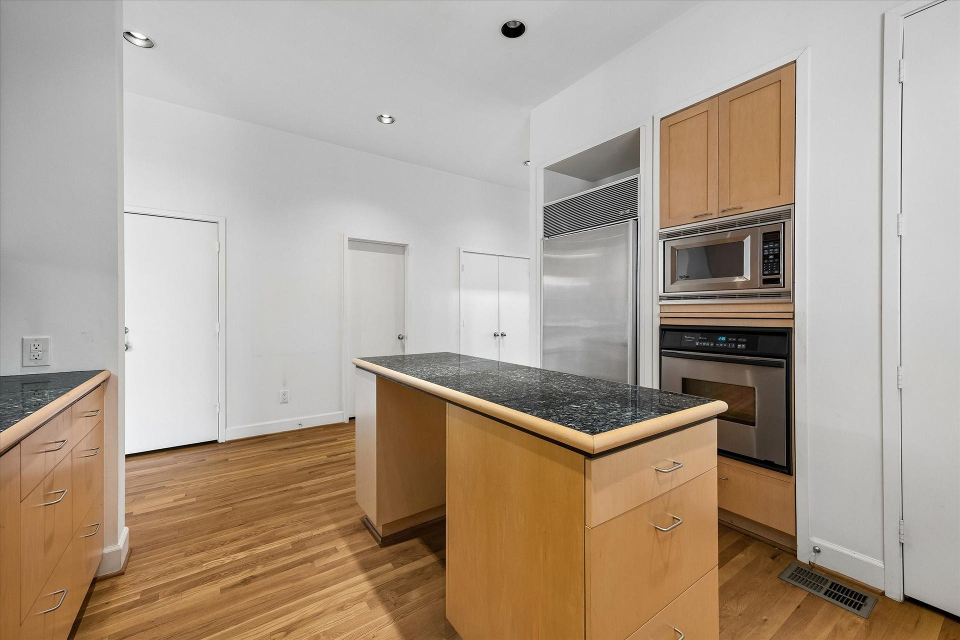 A CHEFS KITCHEN.   THIS HAS 2 PANTRIES!!
