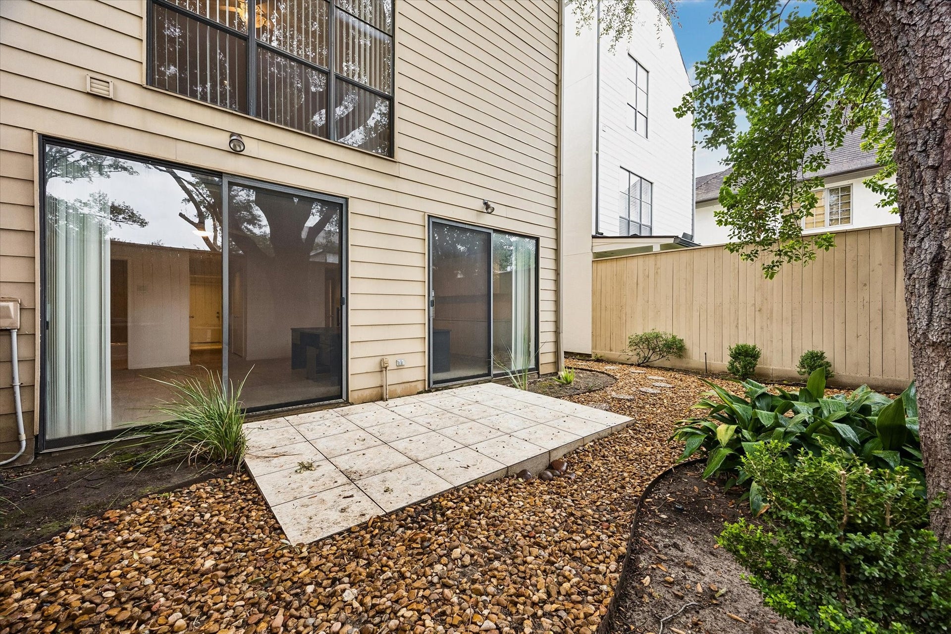 THIS IS THE SPACIOUS BACK YARD.  THIS HAS ROOM FOR A WONDERFUL GARDEN AND OUTDOOR LIVING.  JUST BRING YOUR PLANS. ALSO ROOM FOR CHILDREN'S SWING-SET.