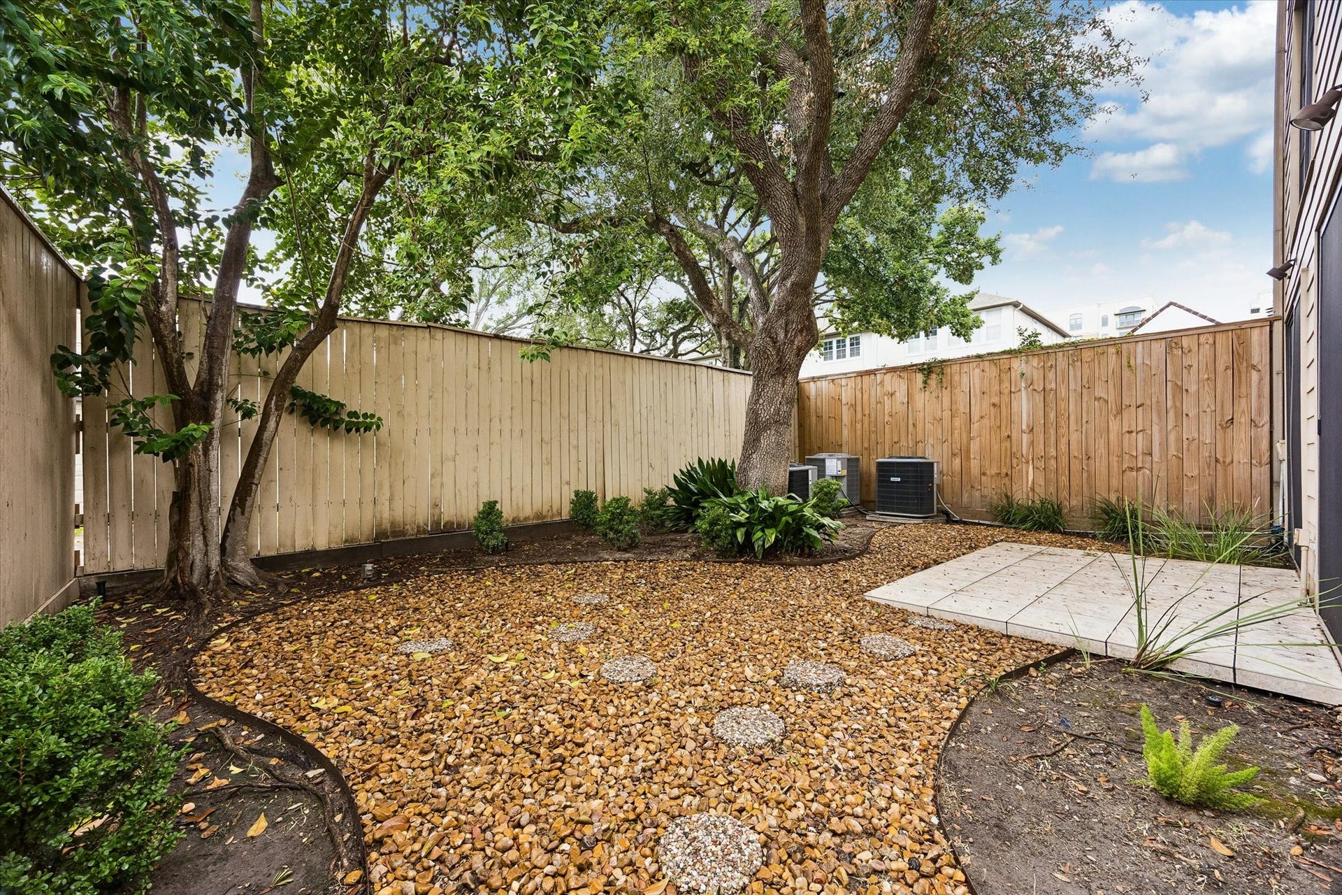 OTHER VIEW OF THE BACK YARD.  LOW MAINTENANCE .