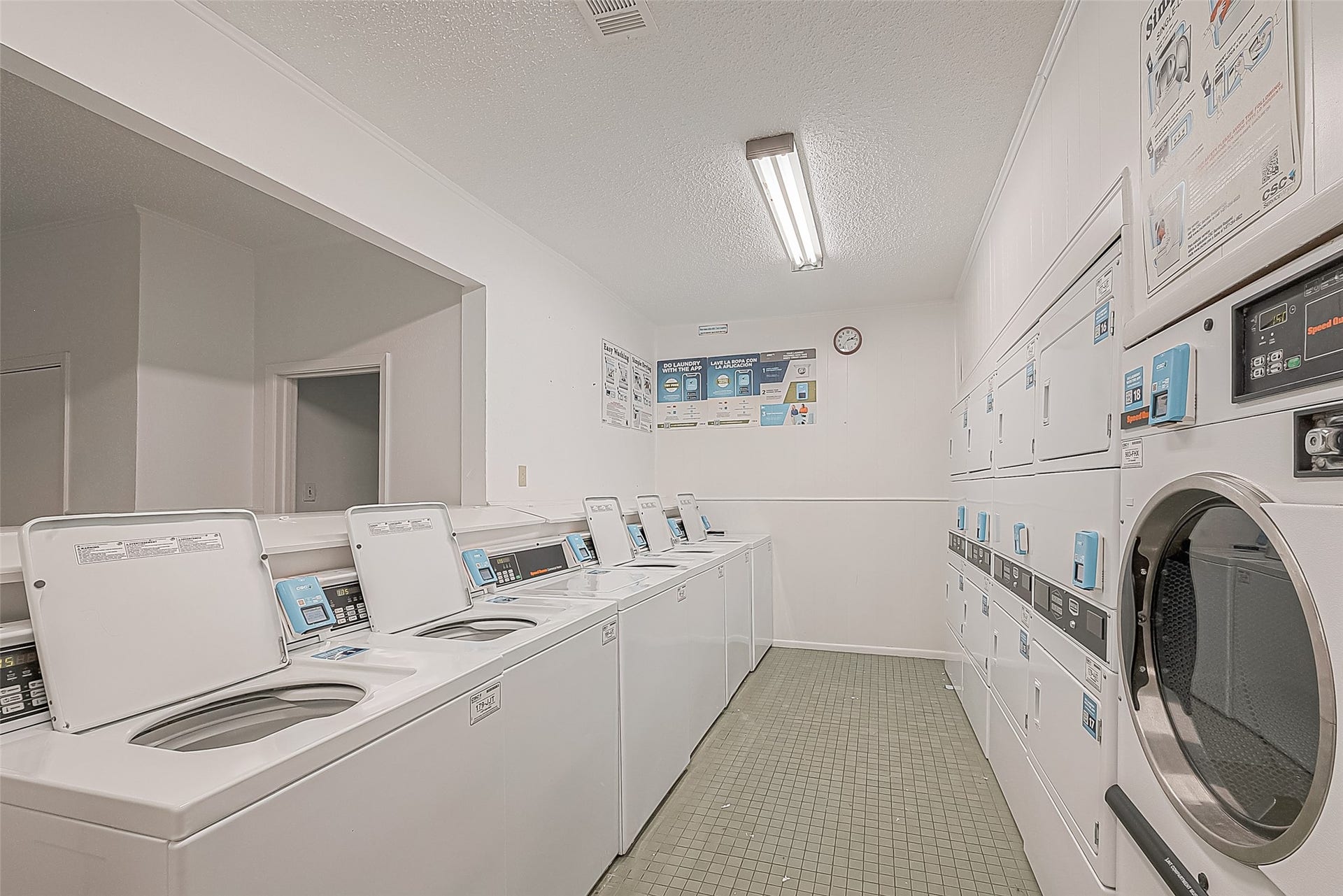 3131 Cummins Street, #54, Houston, TX 77027 The complex offers a sizeable on-site laundry facility conveniently located right next to the swimming pool. The laundry room requires keyed entry, providing access exclusively for residents. Plenty of washers & dryers make laundry day a little easier!