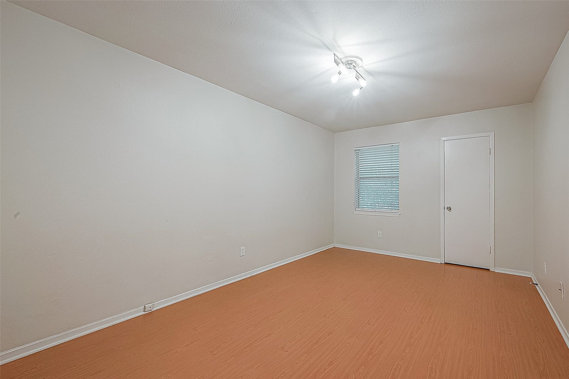 3131 Cummins Street, #54, Houston, TX 77027 The primary bedroom is a SPACIOUS 15.1 x 10.6 with engineered wood flooring & updated track lighting. Theres plenty of room for a king-size bedroom suite, plus excellent wall space for additional furniture. And yestheres a walk-in closet, too!