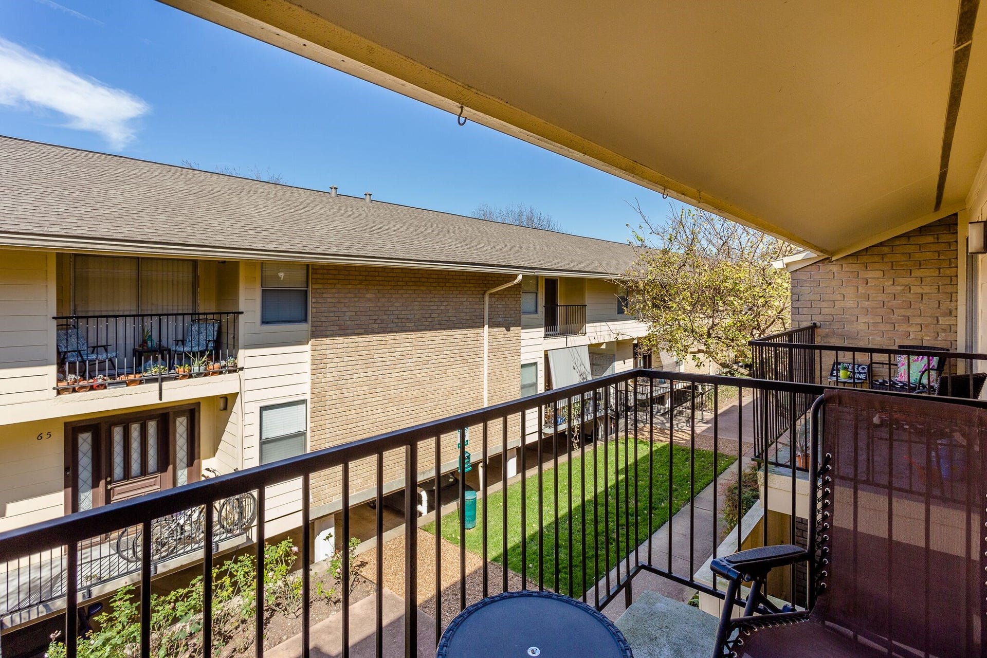 3131 Cummins Street, #54, Houston, TX 77027 Remember that balcony? Here it is! Step outside from the living room to your 2nd-floor balcony overlooking the landscaped courtyard below. Theres room for a couple of chairs & a small tablean inviting spot to enjoy your morning coffee, catch up on a good book, or simply get a little fresh air.