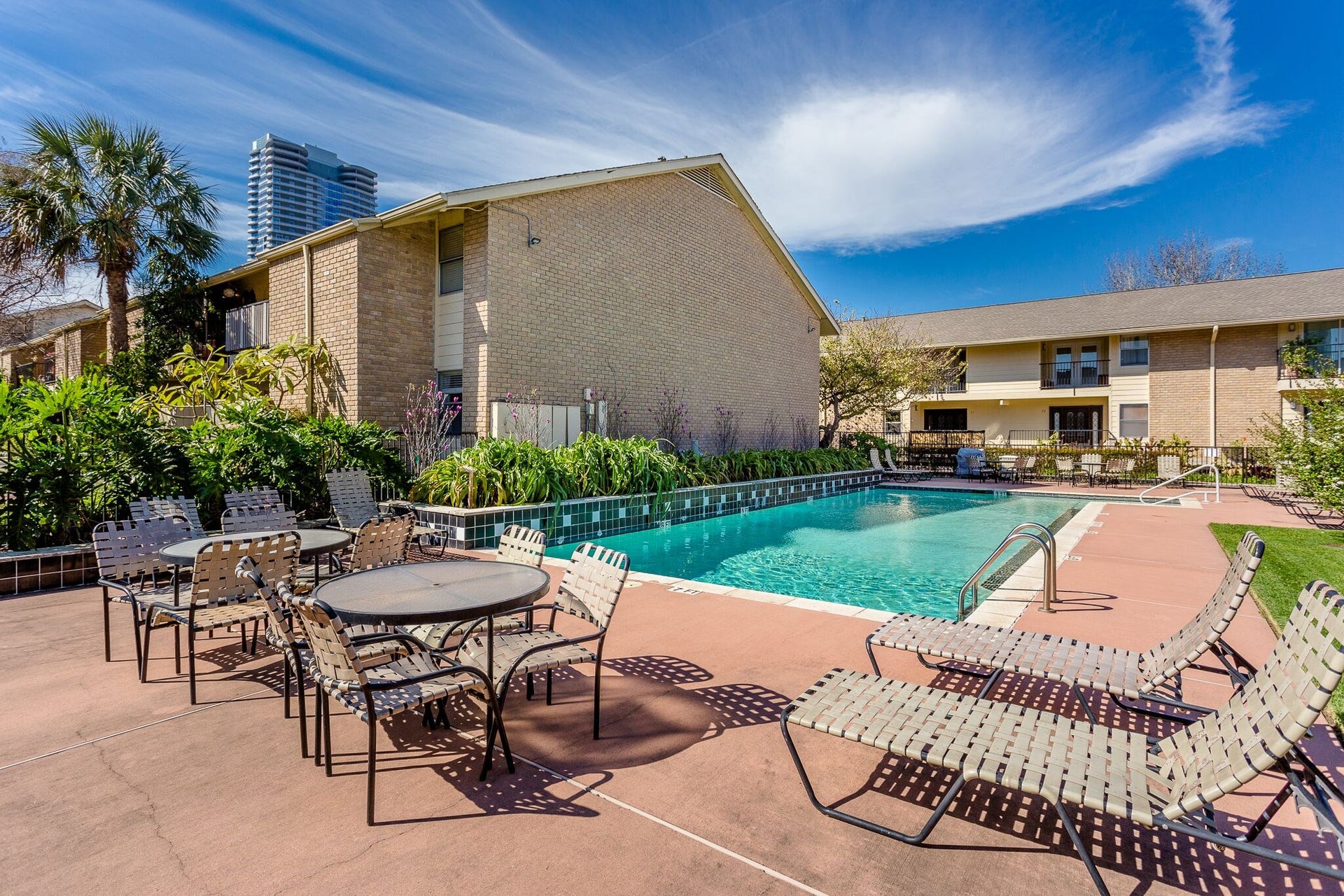 3131 Cummins Street, #54, Houston, TX 77027 Ready for a little pool time? 3131 Cummins offers a sparkling community swimming pool with plenty of tables & lounge chairs for relaxing poolside. Barbecue grills are also availableperfect for grilling dinner, visiting with friends, or cooling off on those hot Houston days!