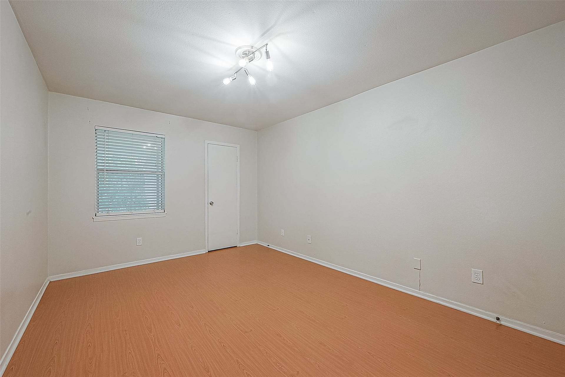 3131 Cummins Street, #54, Houston, TX 77027 Natural light comes through the bedroom window with a view of the courtyard below. At the far end of the room is a lighted, walk-in closet offering plenty of space for clothing, shoes & more. Remember all that extra storage we mentioned? This condo has it!