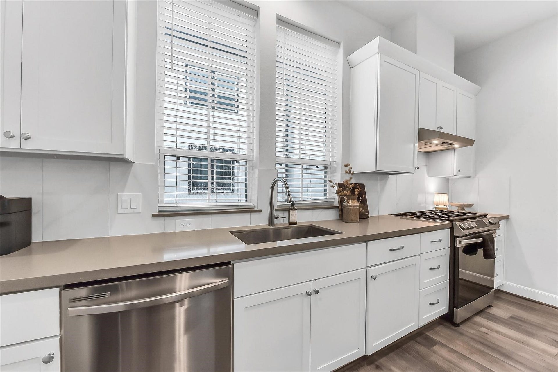 2804 Grand Fountains Drive, #D, Houston, TX 77054 2804 Grand Fountains Drive, #D, Houston, TX 77054
