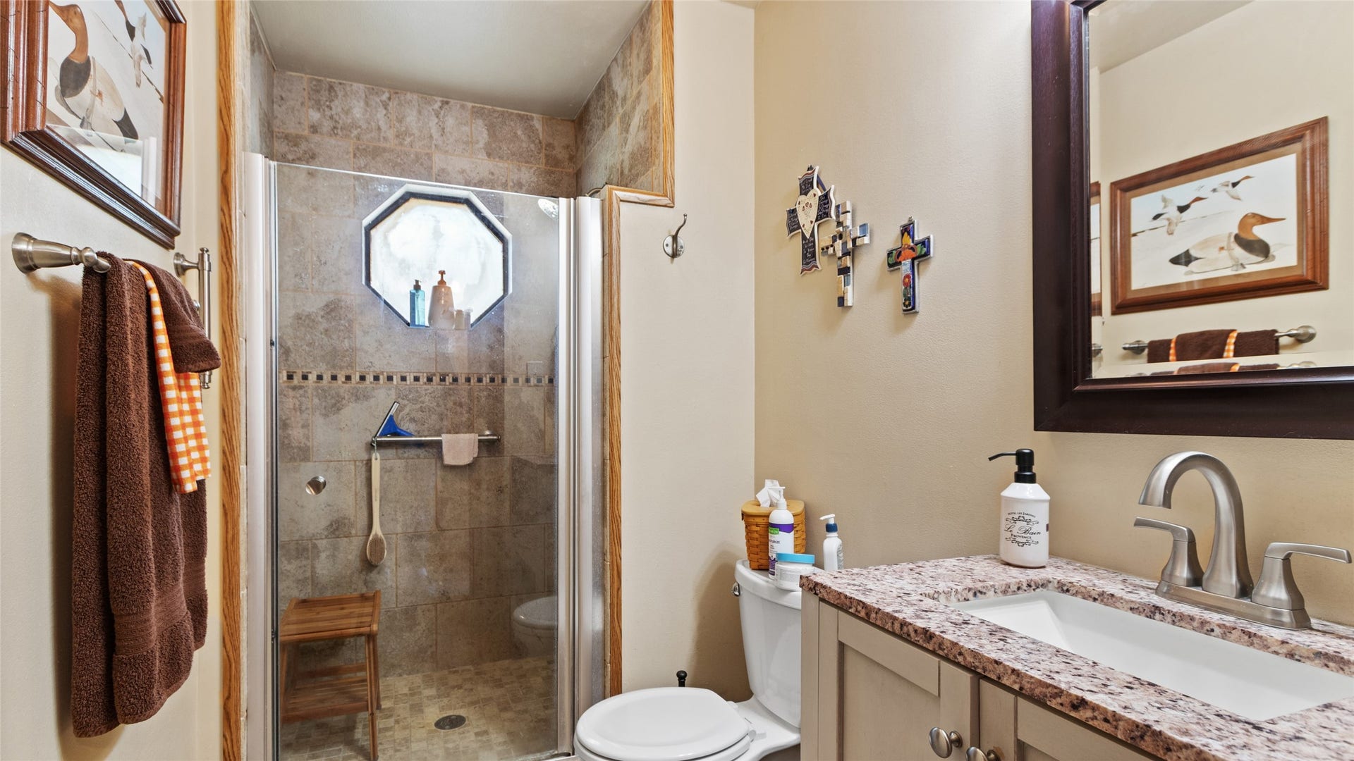 5101 W Zephyr Drive, #C378B, Alvin, TX 77511 Second Bathroom