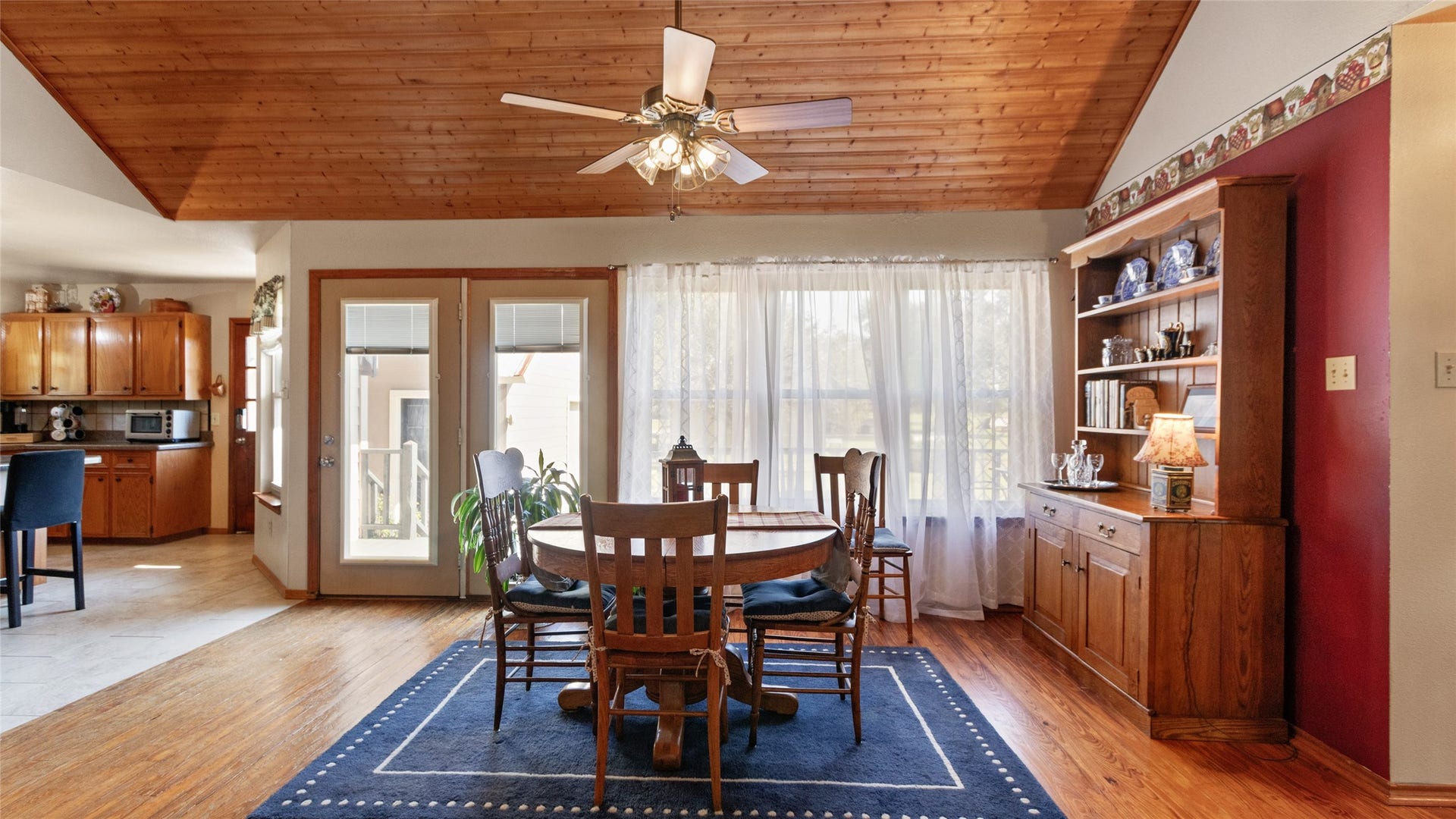 5101 W Zephyr Drive, #C378B, Alvin, TX 77511 Quaint Dining Area