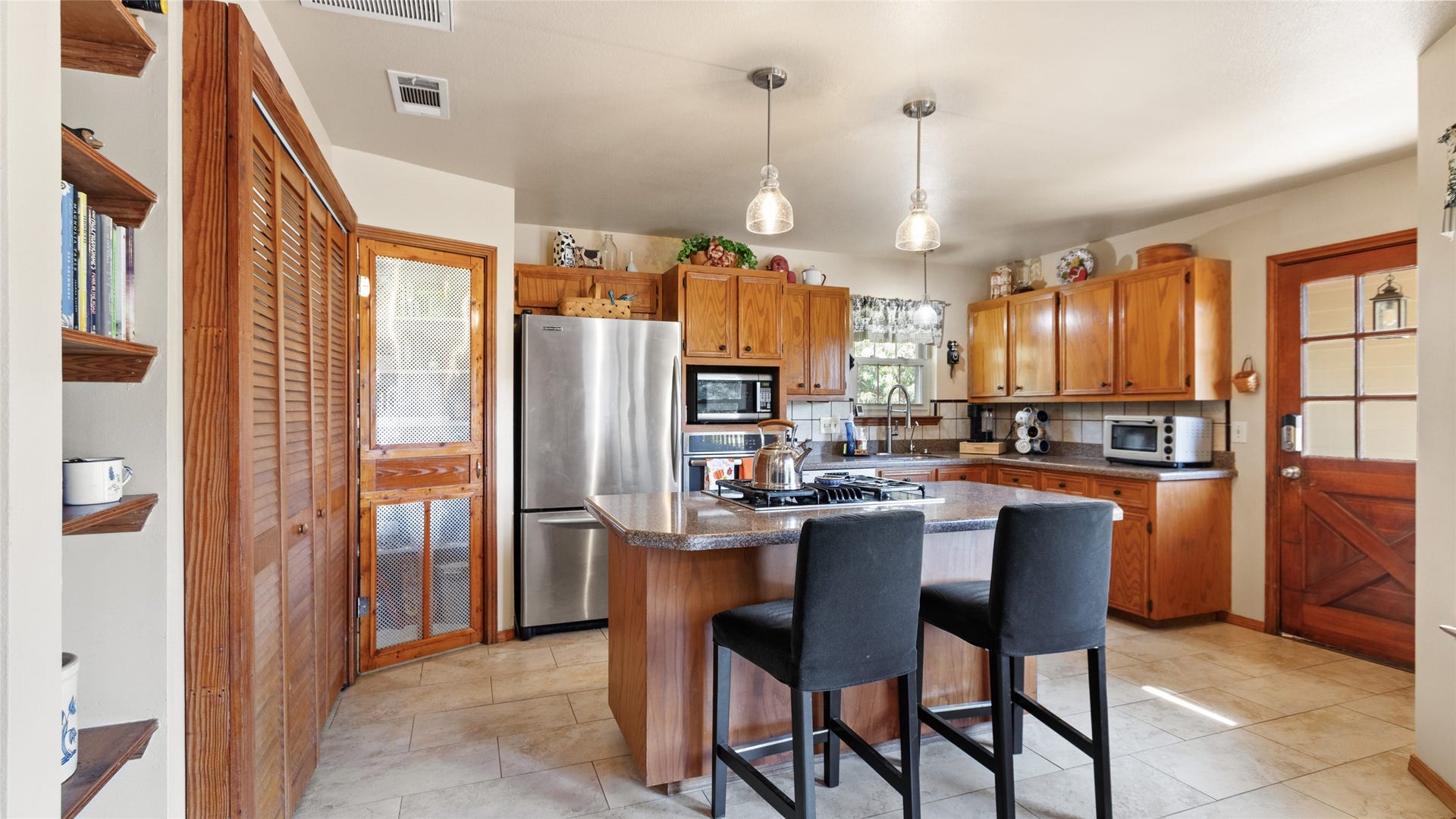 5101 W Zephyr Drive, #C378B, Alvin, TX 77511 Your eat-in kitchen with the breakfast bar!