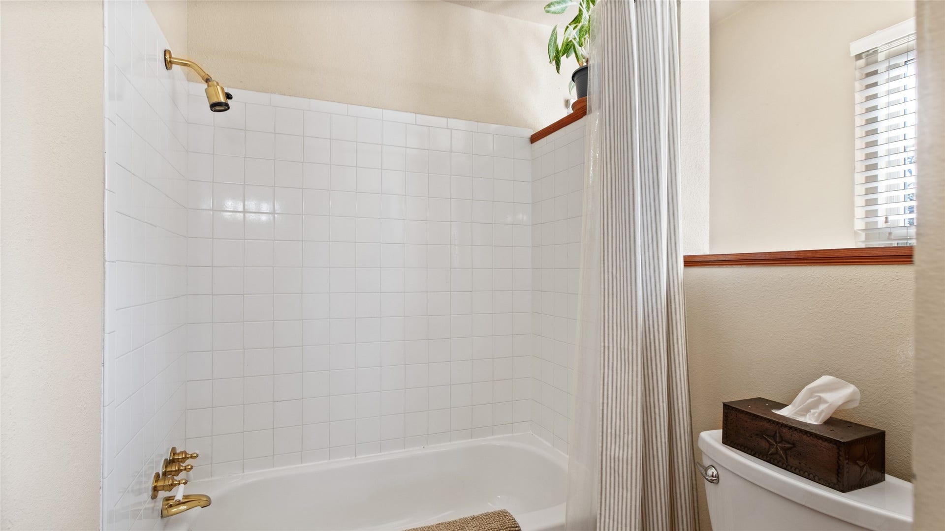 5101 W Zephyr Drive, #C378B, Alvin, TX 77511 Tub/Shower Combo