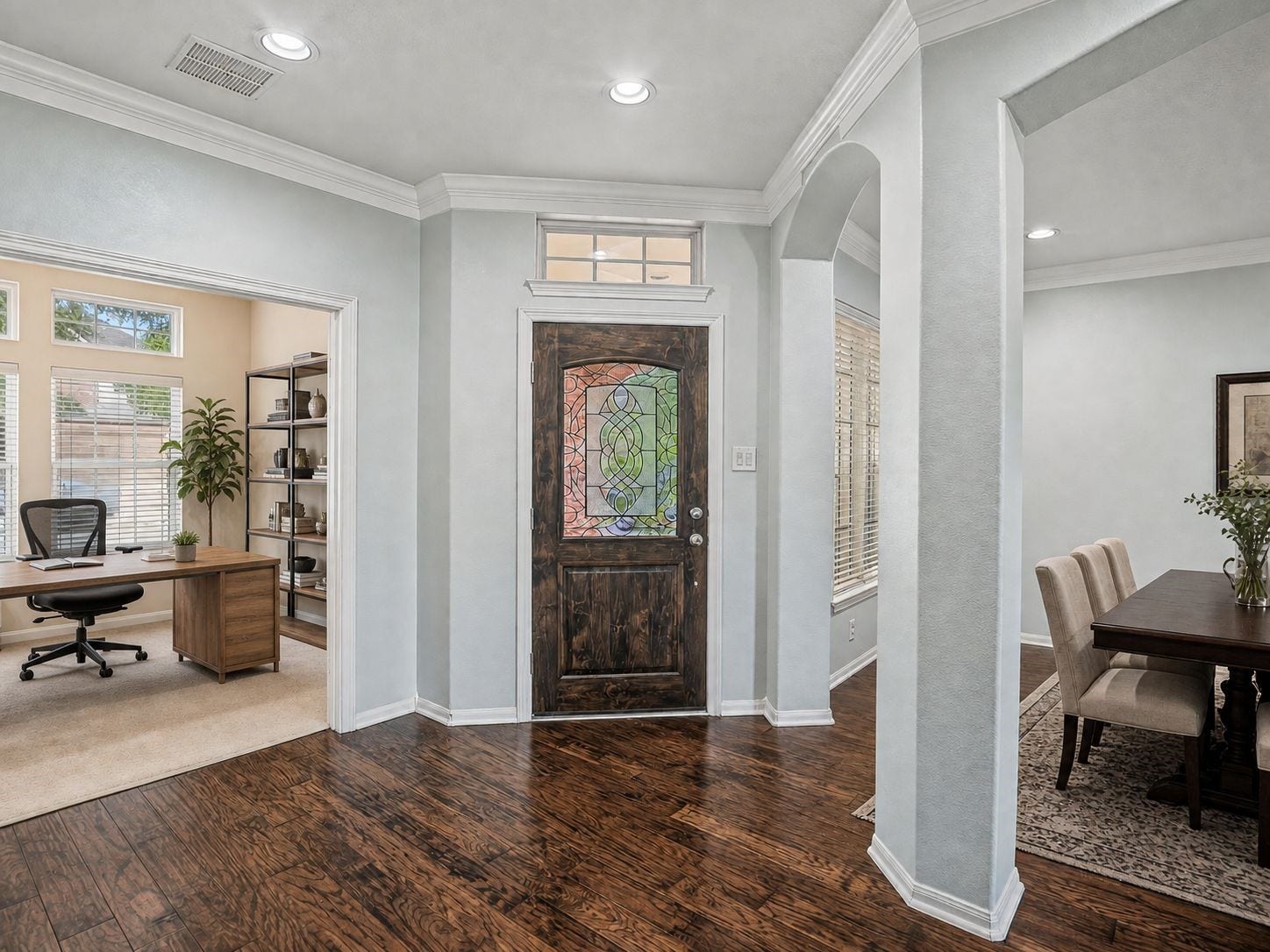 Here's what you'll see in the foyer! Love that front door! (VS)