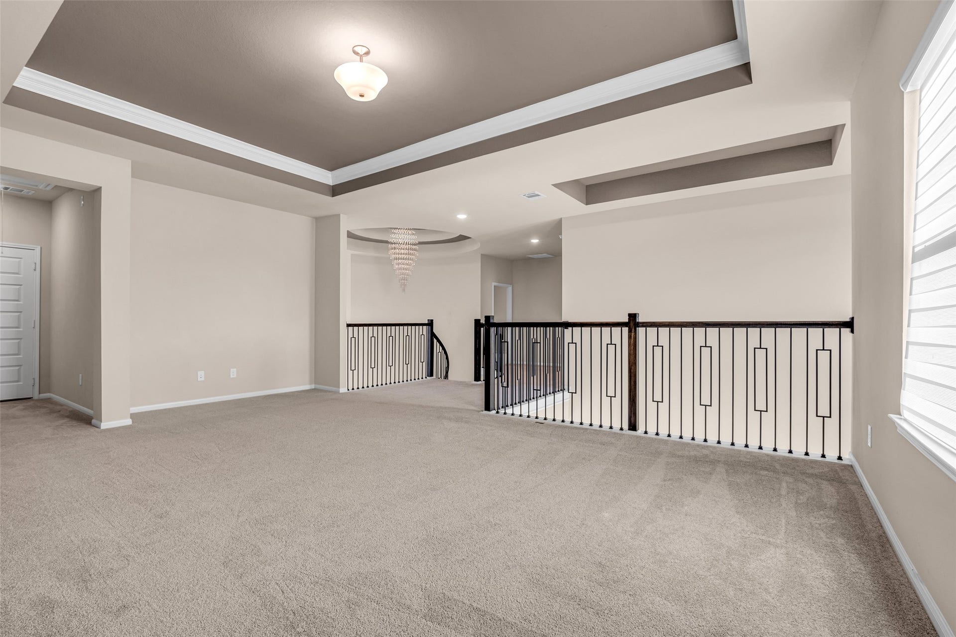 2718 Newbury Island Lane, Katy, TX 77493 The second-floor flex space overlooks the family room below, providing a versatile area for work, play, or relaxation.