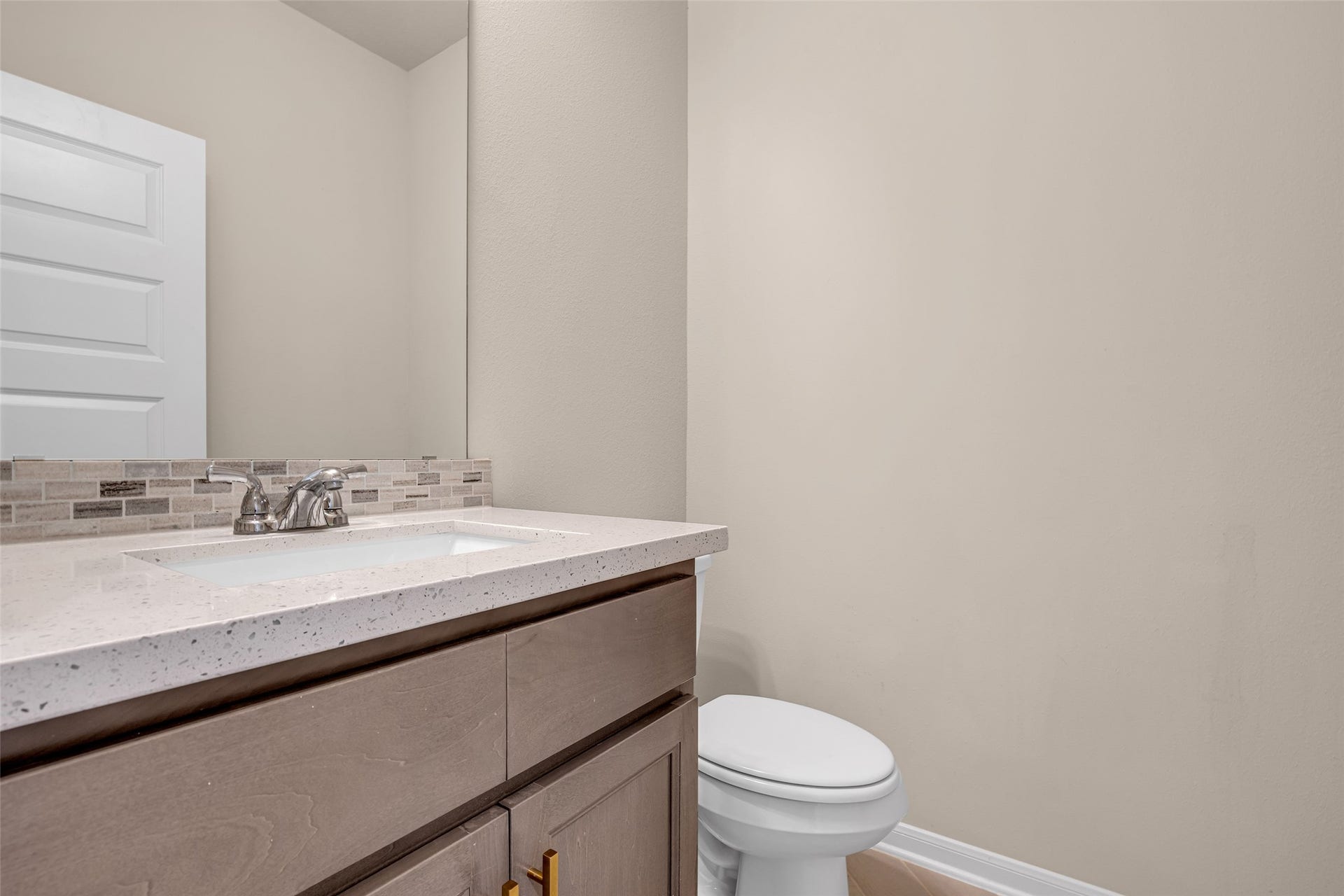 2718 Newbury Island Lane, Katy, TX 77493 Off the flex space is a convenient half bath for added functionality on the second floor.