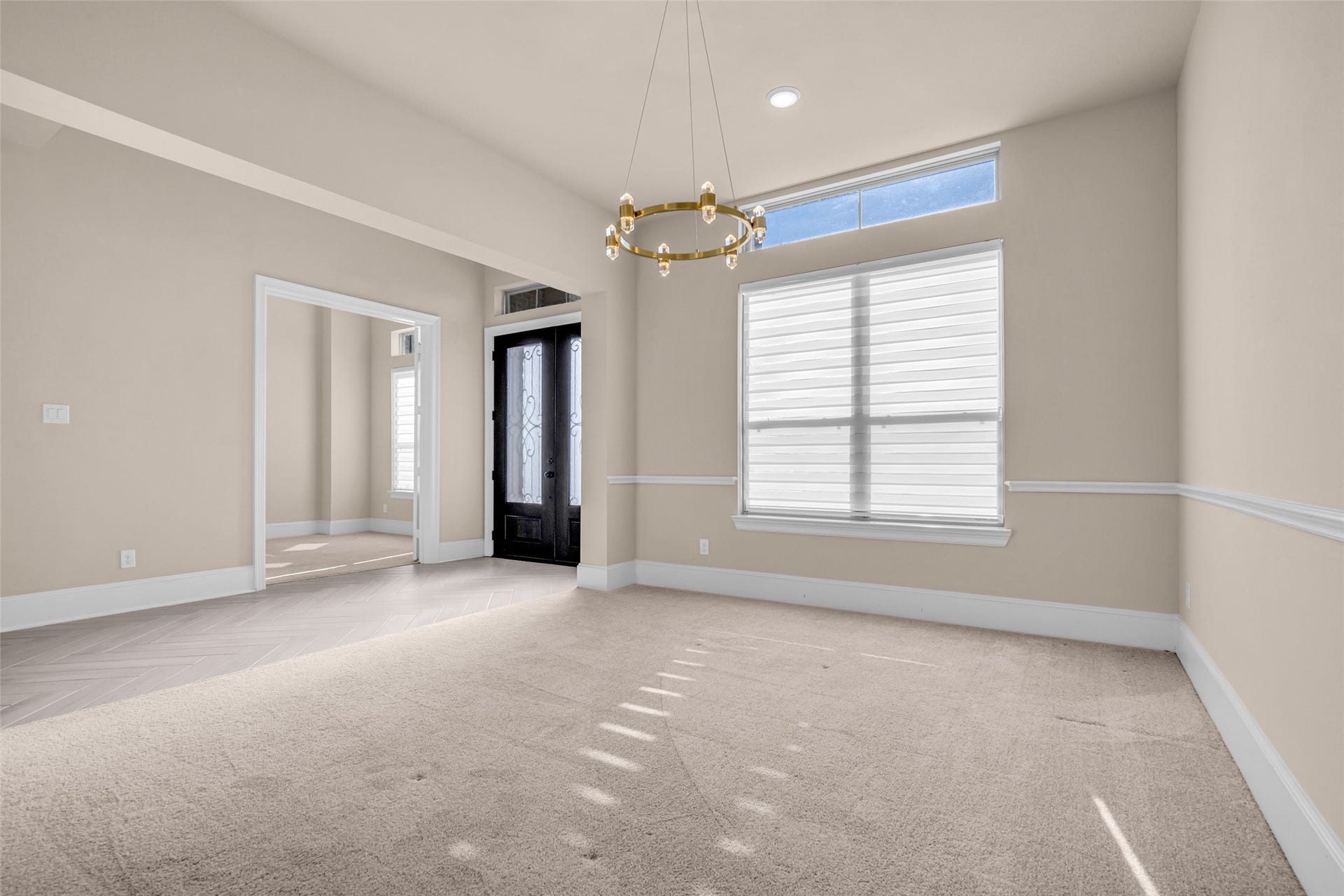 2718 Newbury Island Lane, Katy, TX 77493 The formal dining room off the foyer features views of the front lawn, creating an inviting space for meals and gatherings.