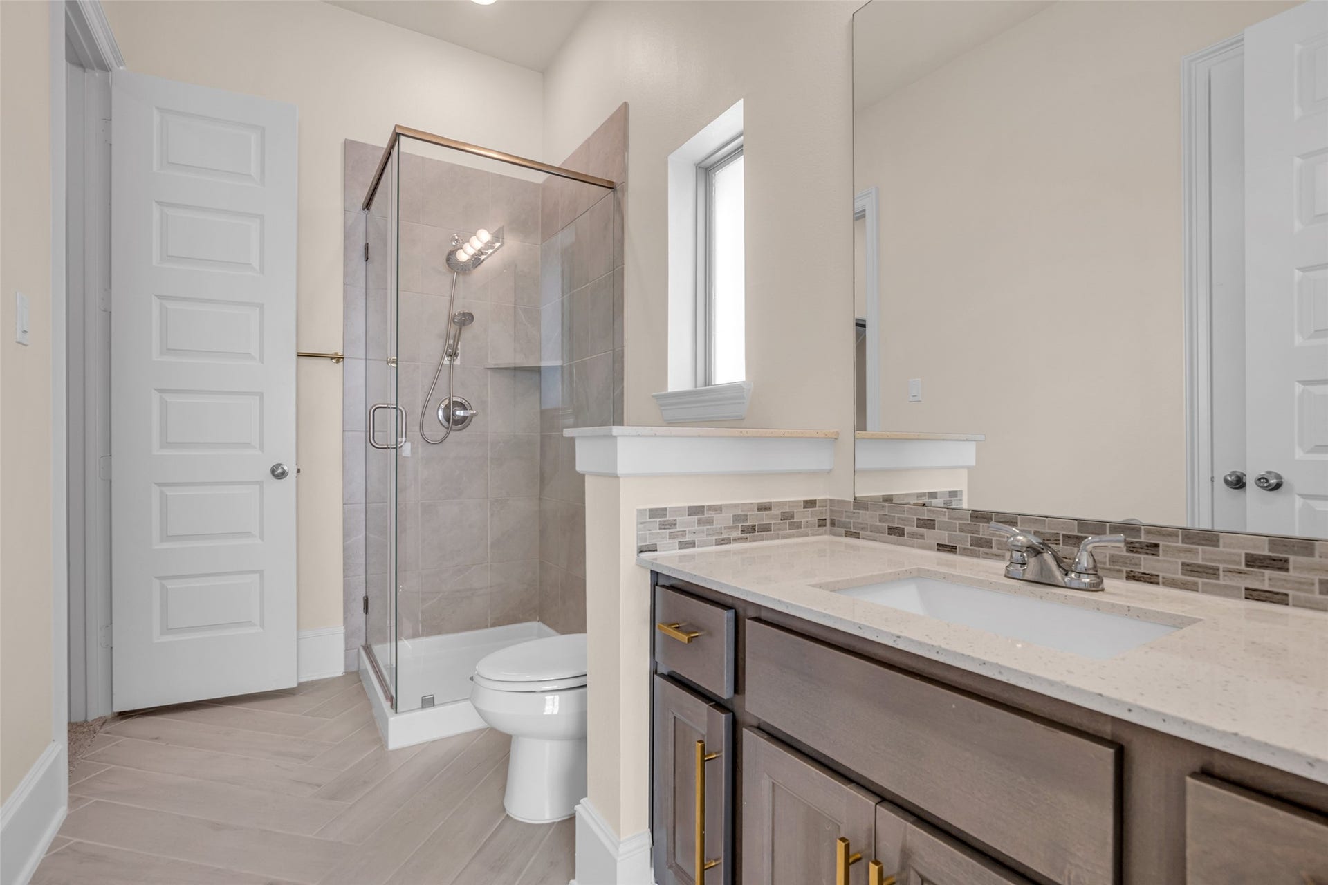 2718 Newbury Island Lane, Katy, TX 77493 Second-floor secondary bathroom includes a shower and a single sink, providing a practical and functional space.