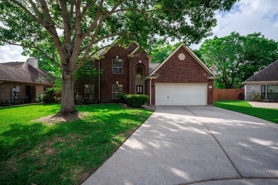 Property photo for 1103 Courtside Drive, League City, TX