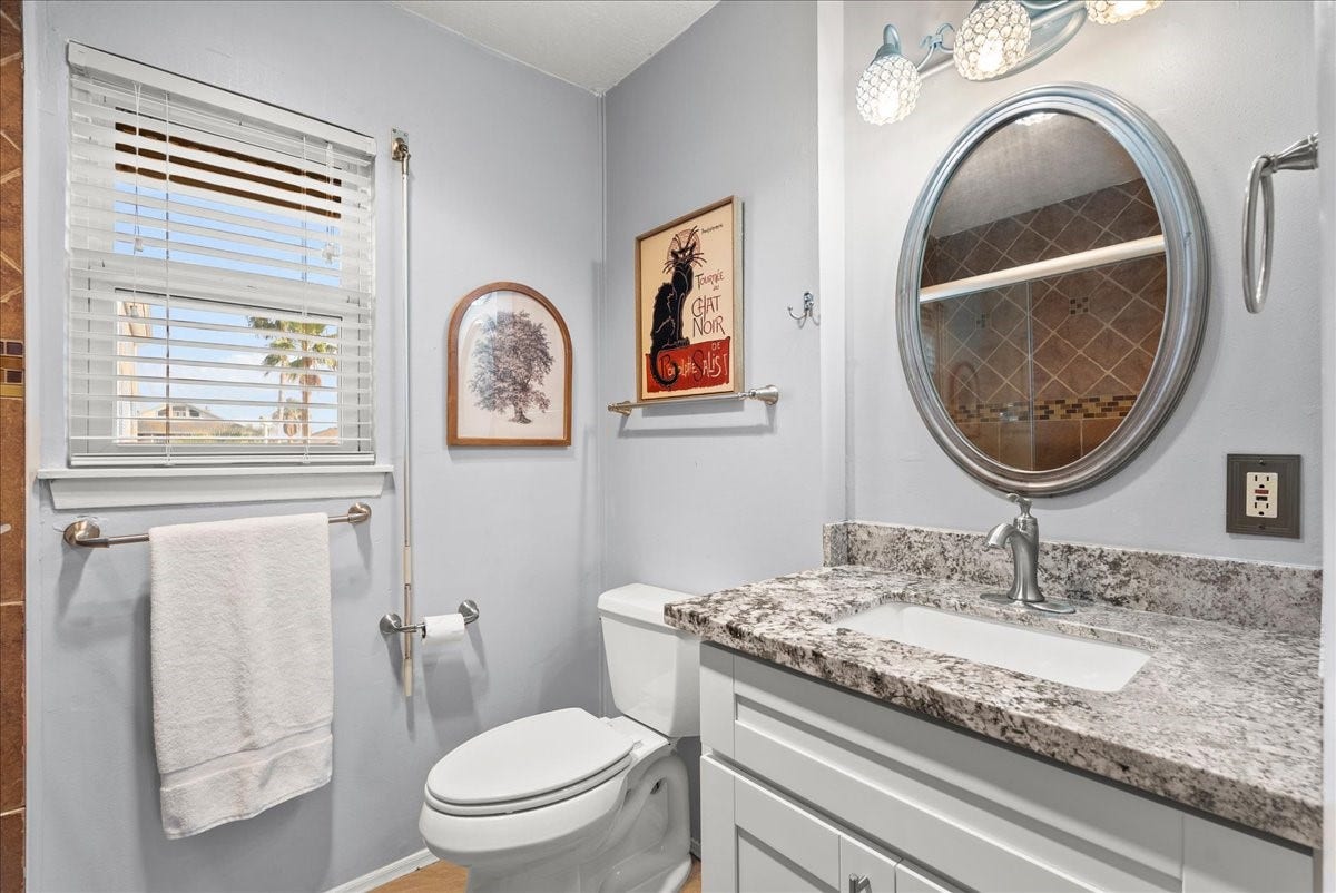 1172 Sailfish Street, Hitchcock, TX 77563 2nd Bathroom
