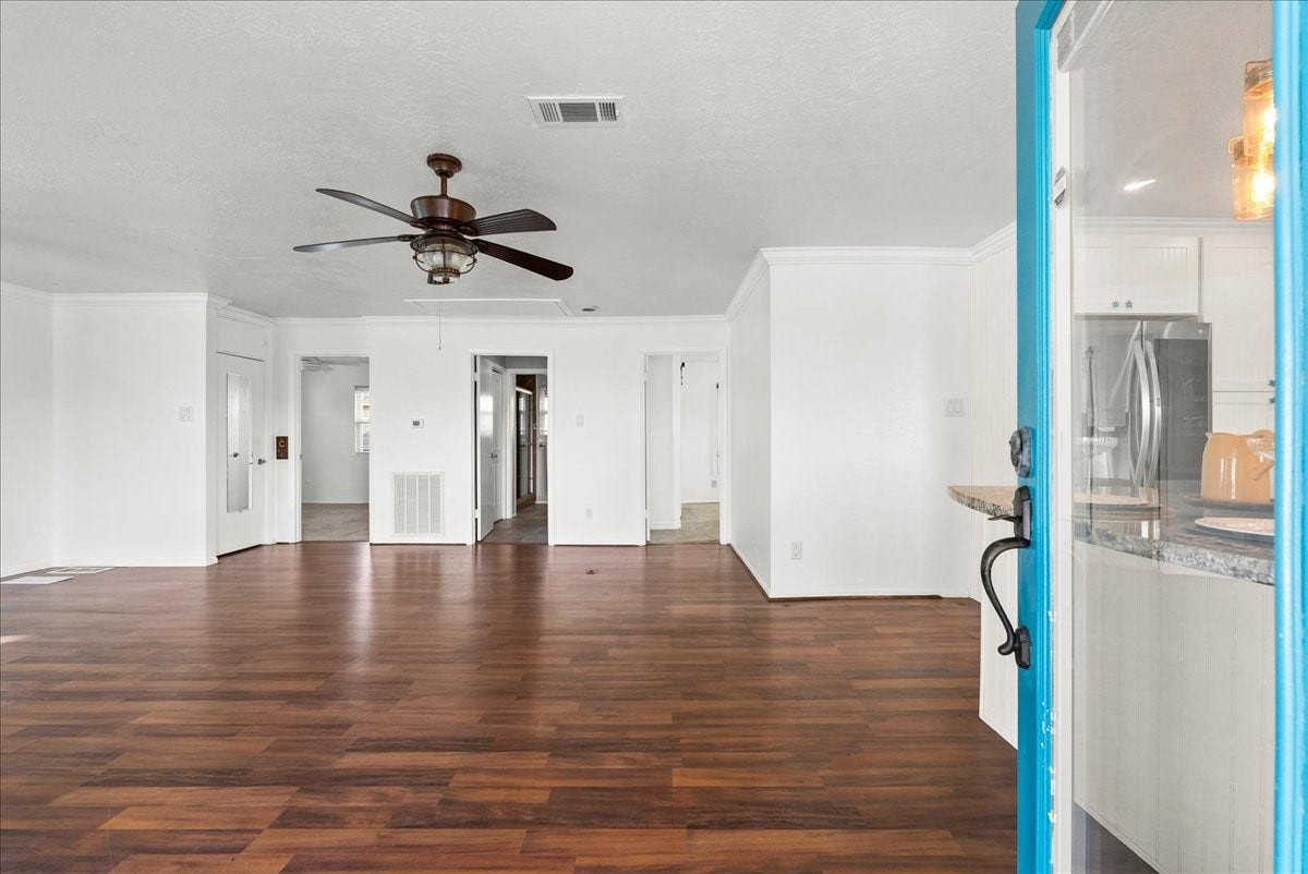 1172 Sailfish Street, Hitchcock, TX 77563 Upstairs Entry