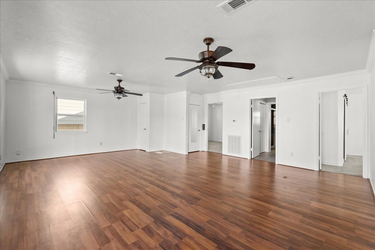 1172 Sailfish Street, Hitchcock, TX 77563 Upstairs Living Space