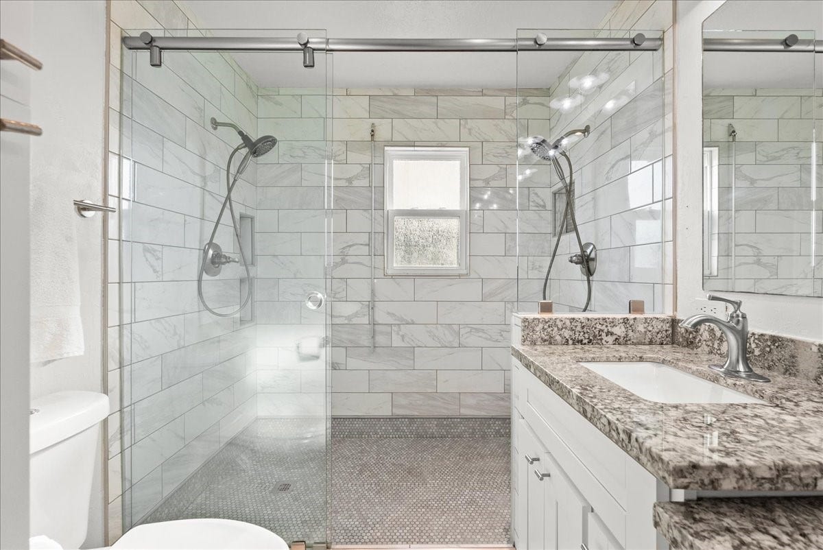 1172 Sailfish Street, Hitchcock, TX 77563 Primary Bath