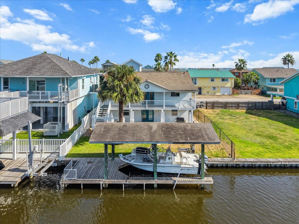 1172 Sailfish Street, Hitchcock, TX 77563 Boathouse & Lift