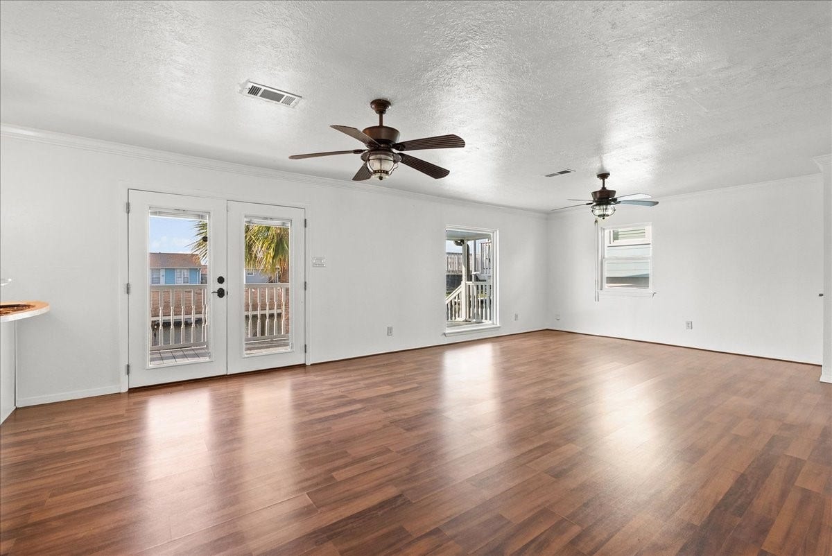 1172 Sailfish Street, Hitchcock, TX 77563 1172 Sailfish Street, Hitchcock, TX 77563