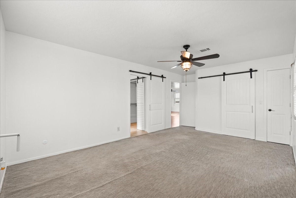 1172 Sailfish Street, Hitchcock, TX 77563 Primary Bedroom - large bedroom with two closets