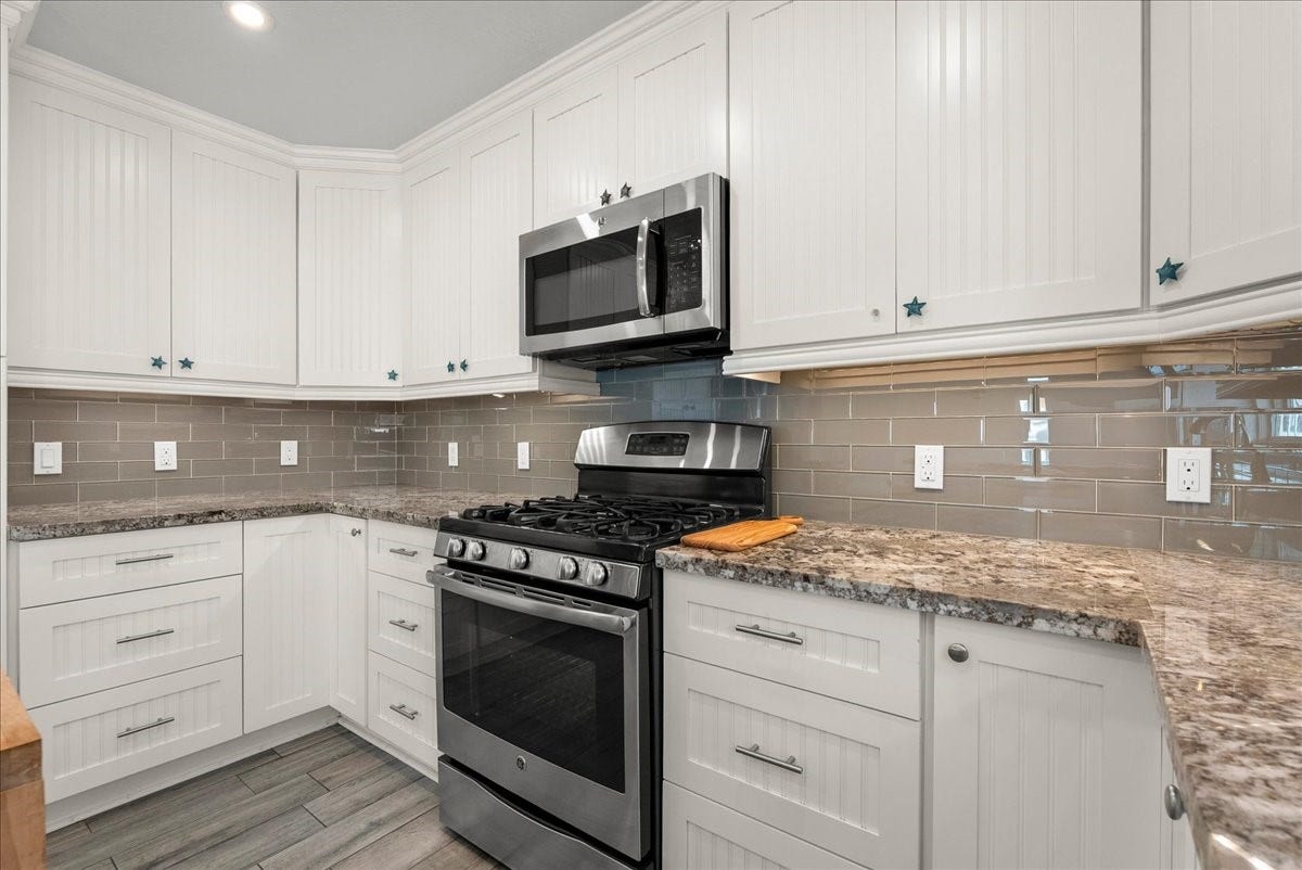 1172 Sailfish Street, Hitchcock, TX 77563 1172 Sailfish Street, Hitchcock, TX 77563