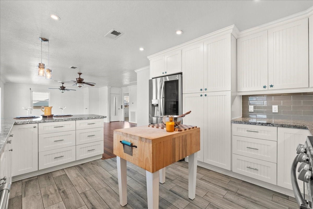 1172 Sailfish Street, Hitchcock, TX 77563 1172 Sailfish Street, Hitchcock, TX 77563