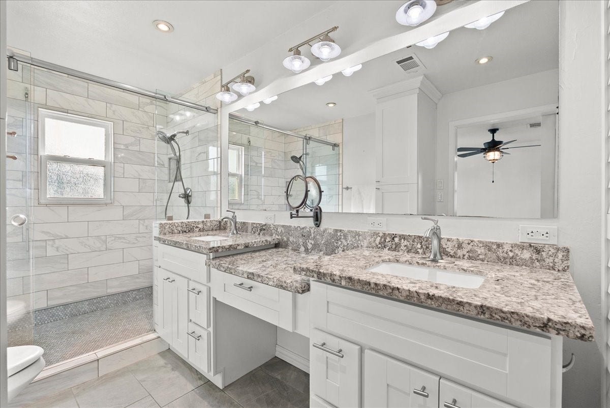1172 Sailfish Street, Hitchcock, TX 77563 Primary Bath