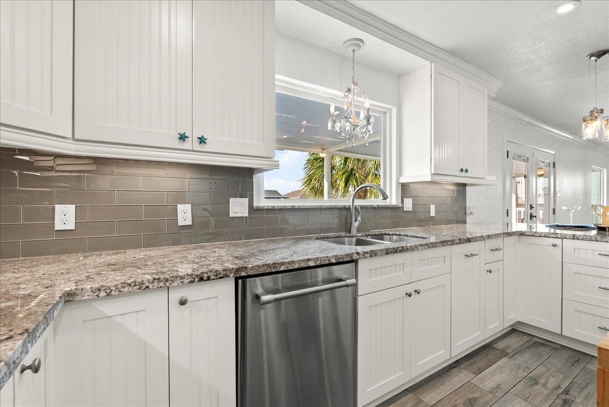 1172 Sailfish Street, Hitchcock, TX 77563 1172 Sailfish Street, Hitchcock, TX 77563
