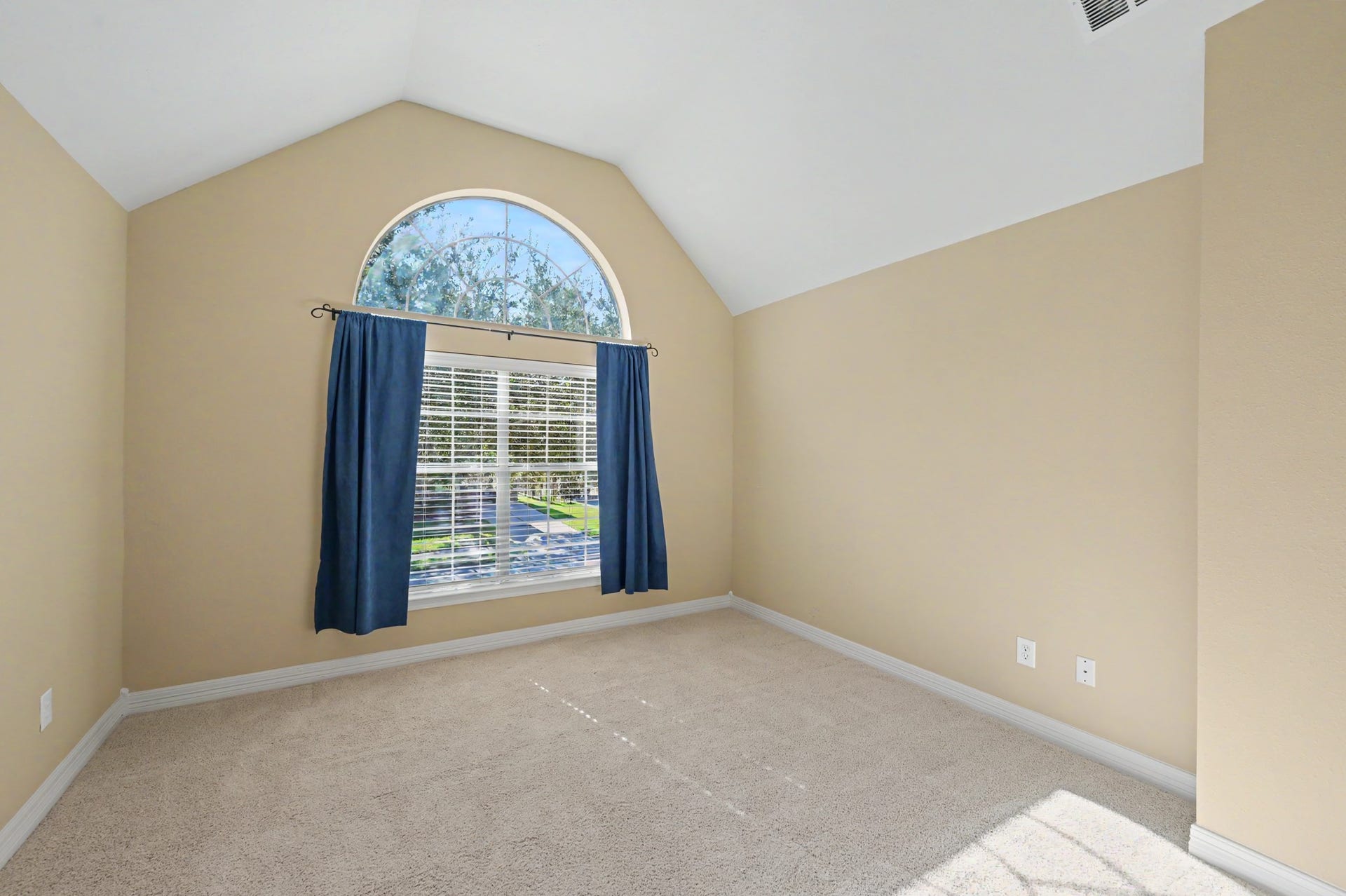 Upstairs bedroom 2