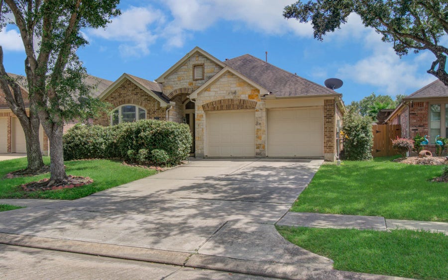 Property photo for 13312 Highland Lake Lane, Pearland, TX