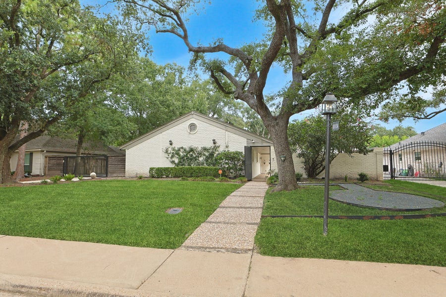 Property photo for 10118 Chevy Chase Drive, Houston, TX