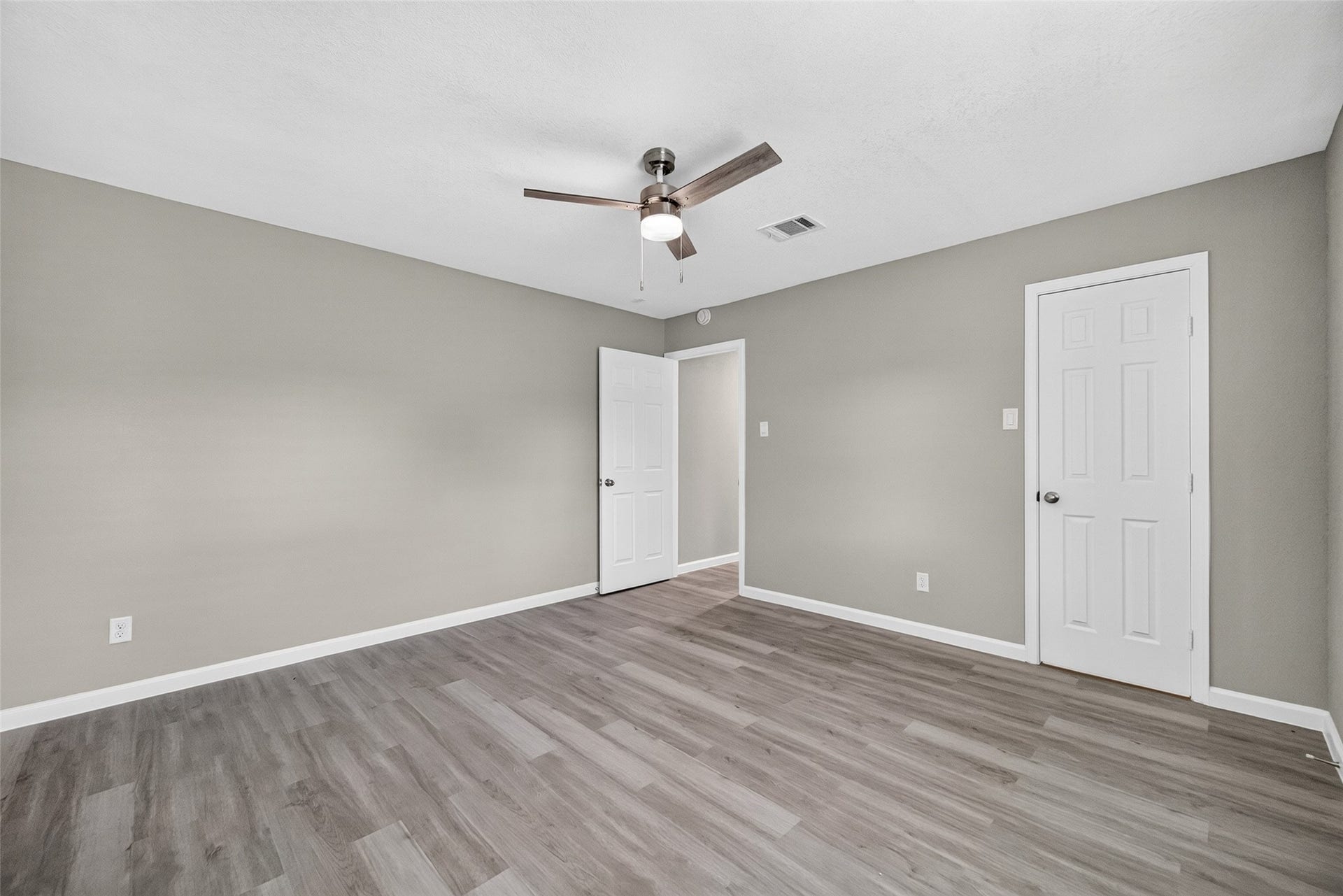 1302 Appomattox Drive, Texas City, TX 77591 Another view of bedroom 3