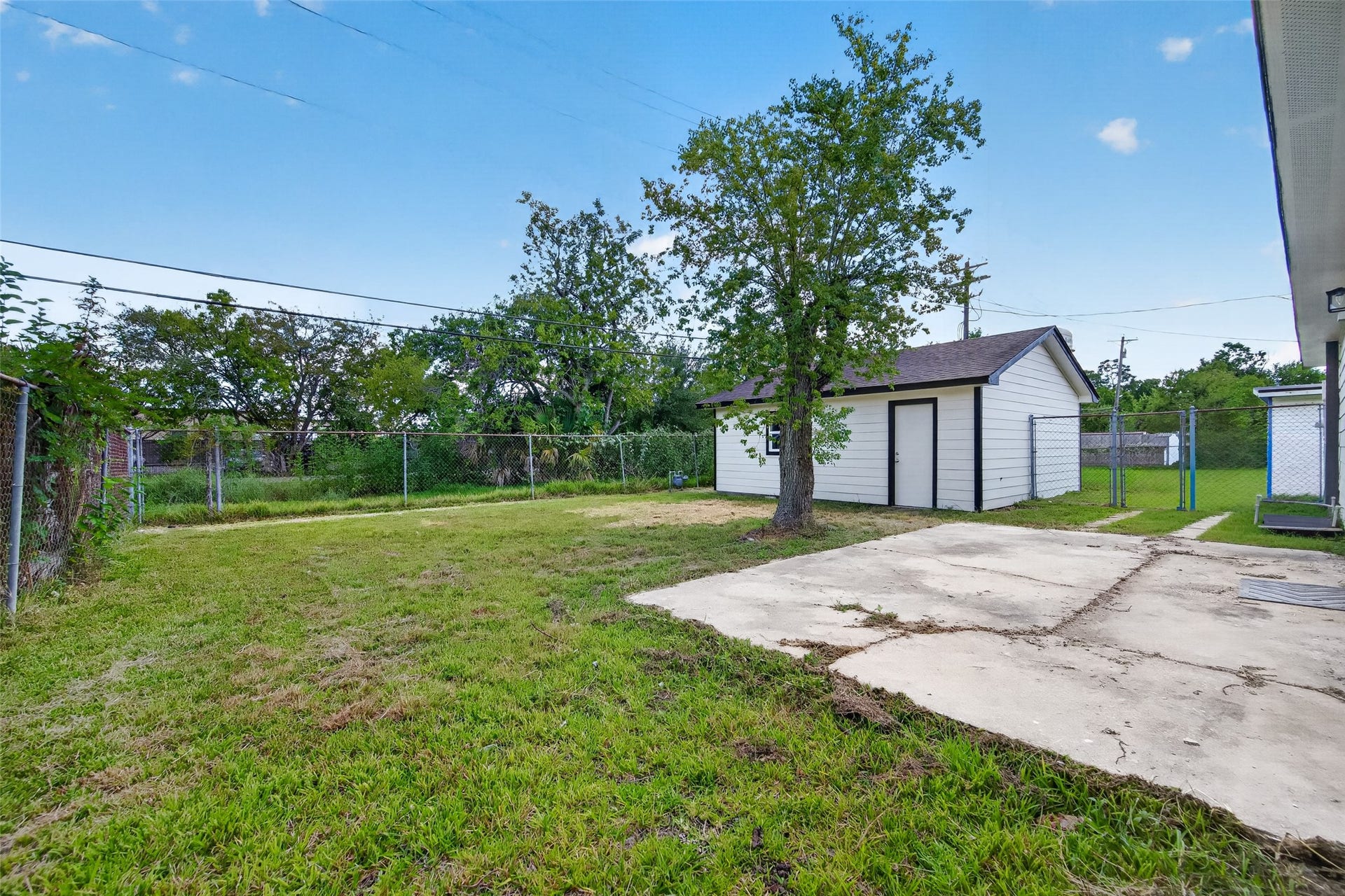 1302 Appomattox Drive, Texas City, TX 77591 Another view from back yard