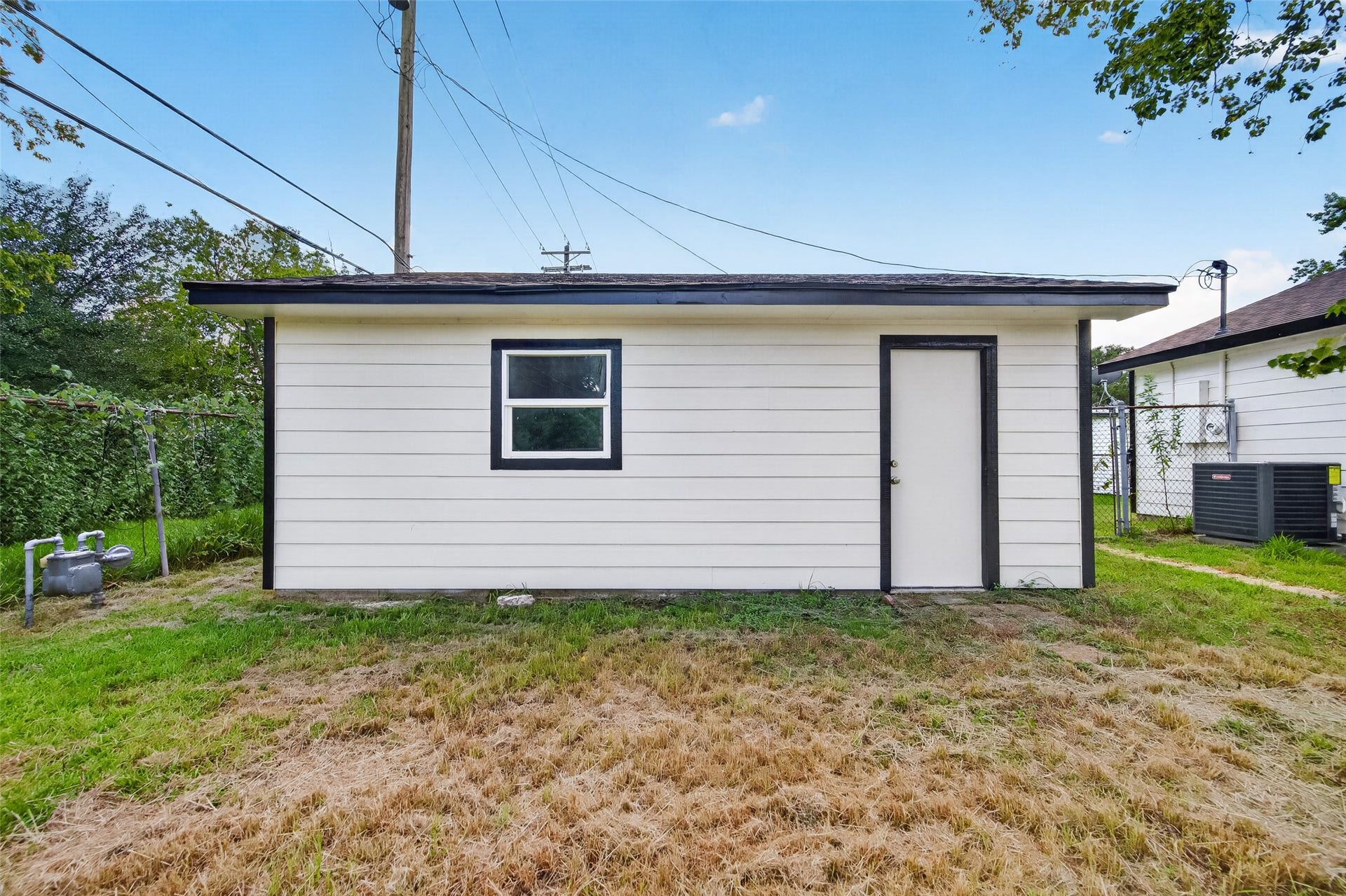 1302 Appomattox Drive, Texas City, TX 77591 Flex space / Workshop