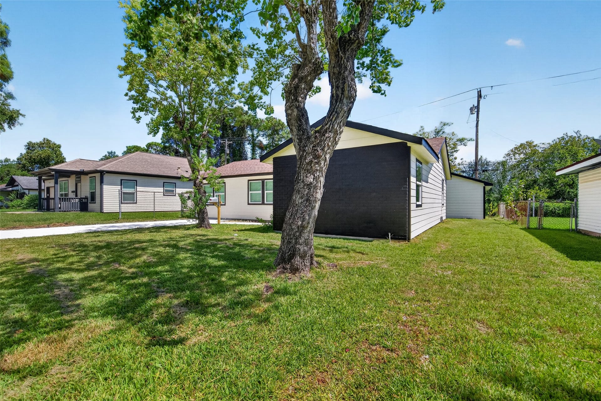 1302 Appomattox Drive, Texas City, TX 77591 Angle view of the front of the home