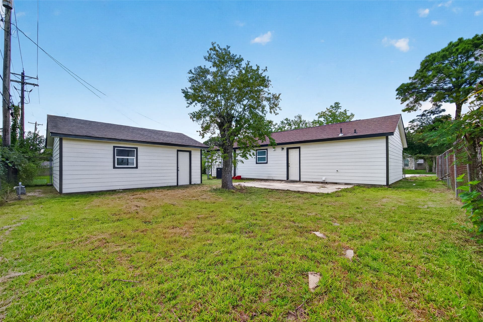 1302 Appomattox Drive, Texas City, TX 77591 View from back yard