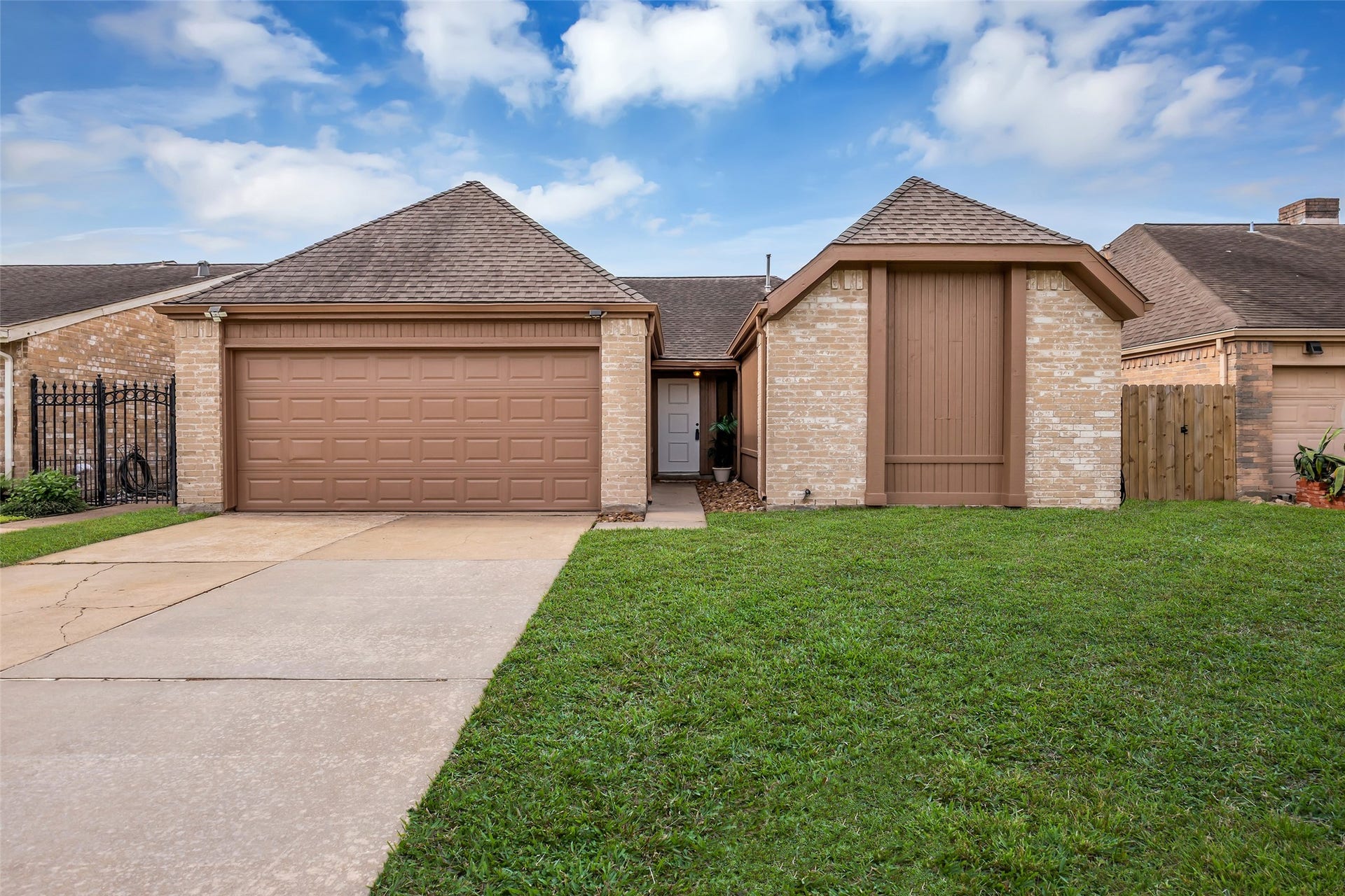 11827 Brook Meadows Lane, Meadows Place, TX 77477 Single-story brick home with a two-car garage. It features a neatly maintained front lawn and a paved driveway, giving it a welcoming appearance.