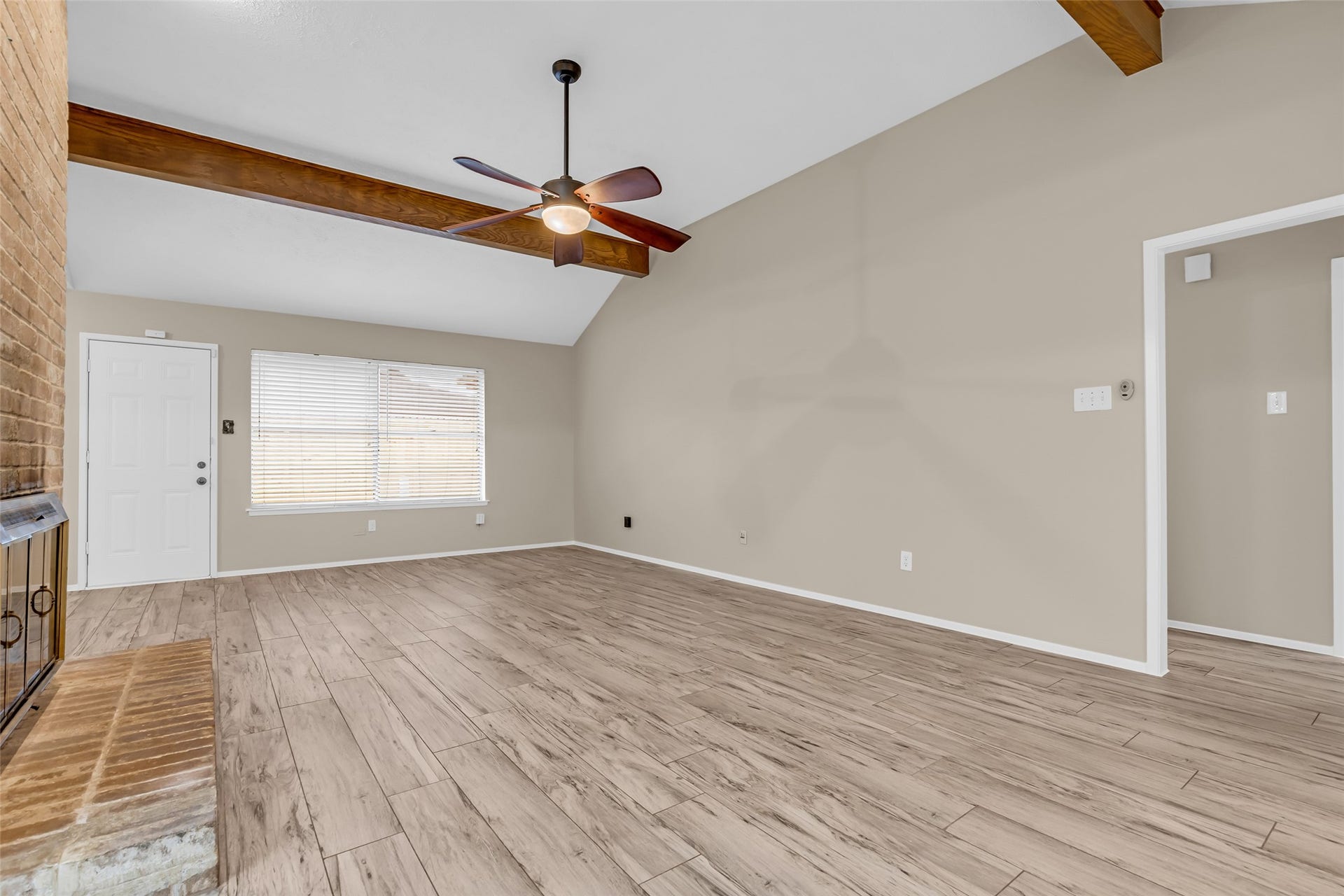 11827 Brook Meadows Lane, Meadows Place, TX 77477 With this open floor plan the Family Room is central to the home