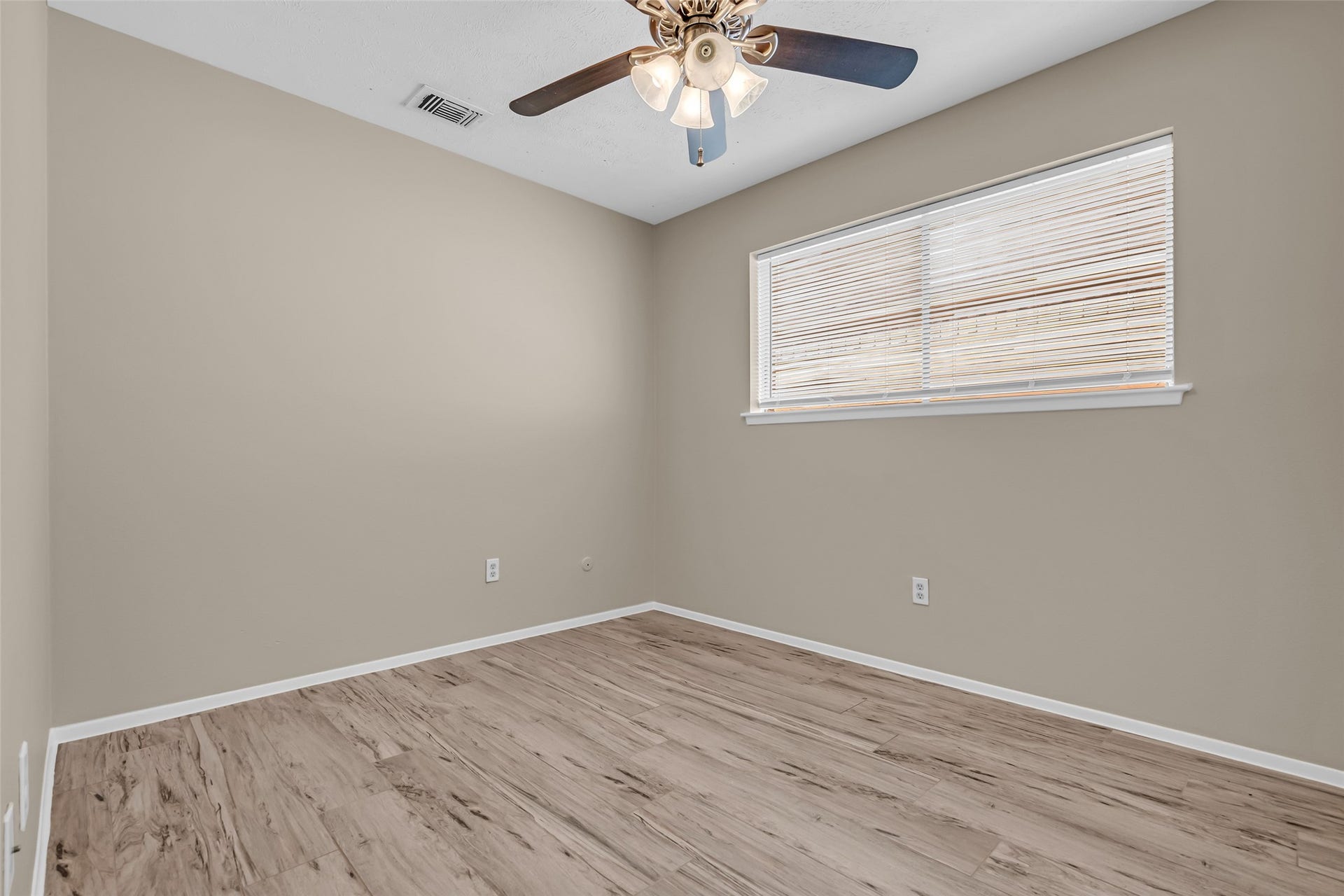 11827 Brook Meadows Lane, Meadows Place, TX 77477 Second Bedroom with ceiling fan